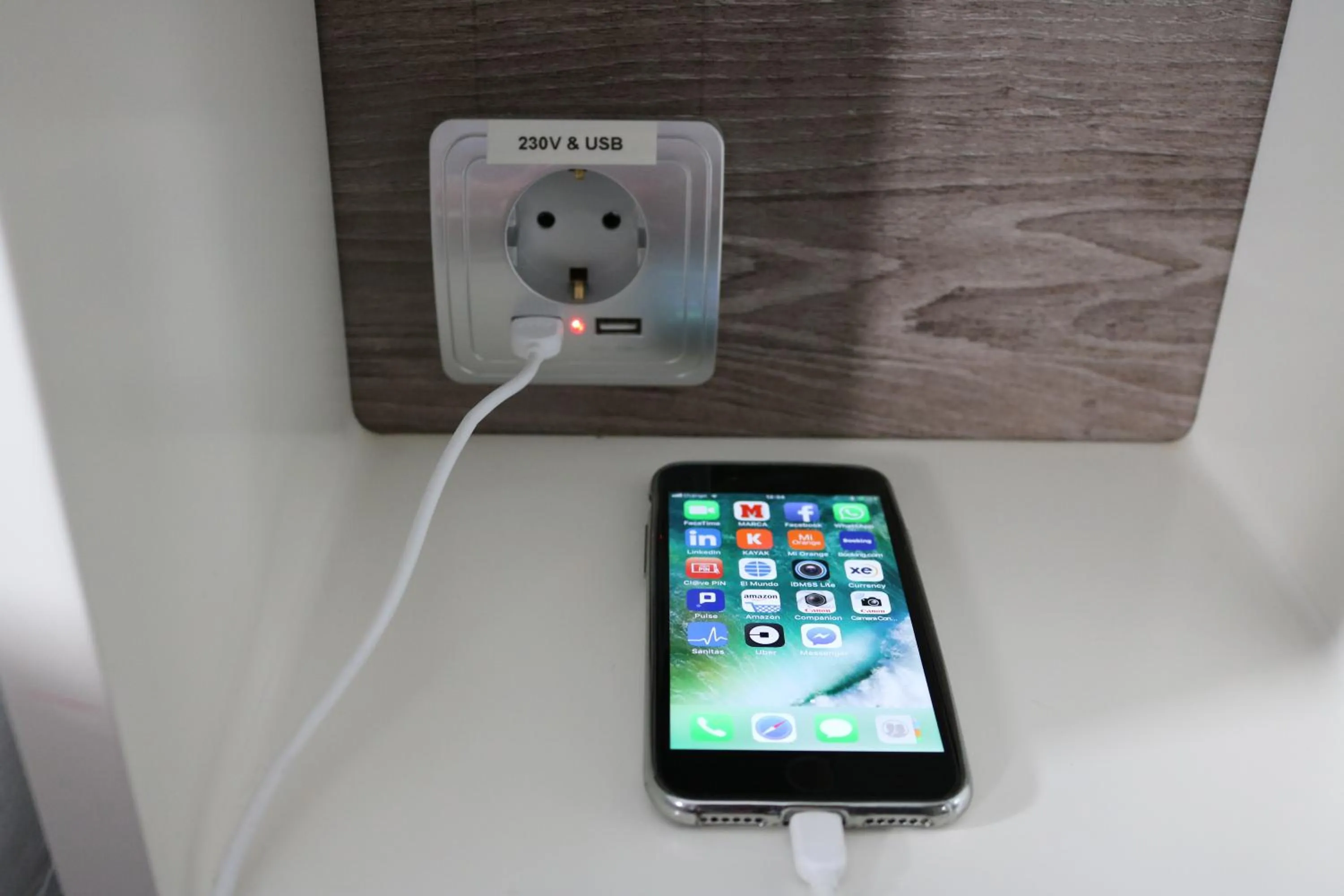 Photo of the whole room in Hostal Abril Madrid