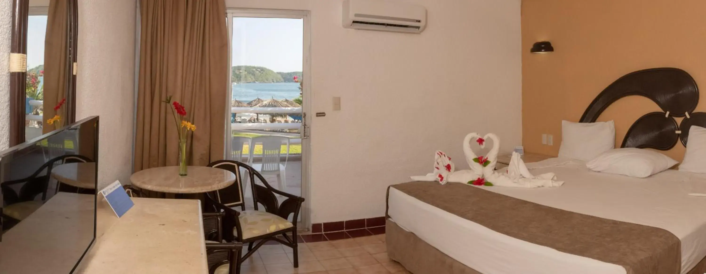 Bed in Qualton Club Ixtapa All Inclusive Bed in Qualton Club Ixtapa All Inclusive