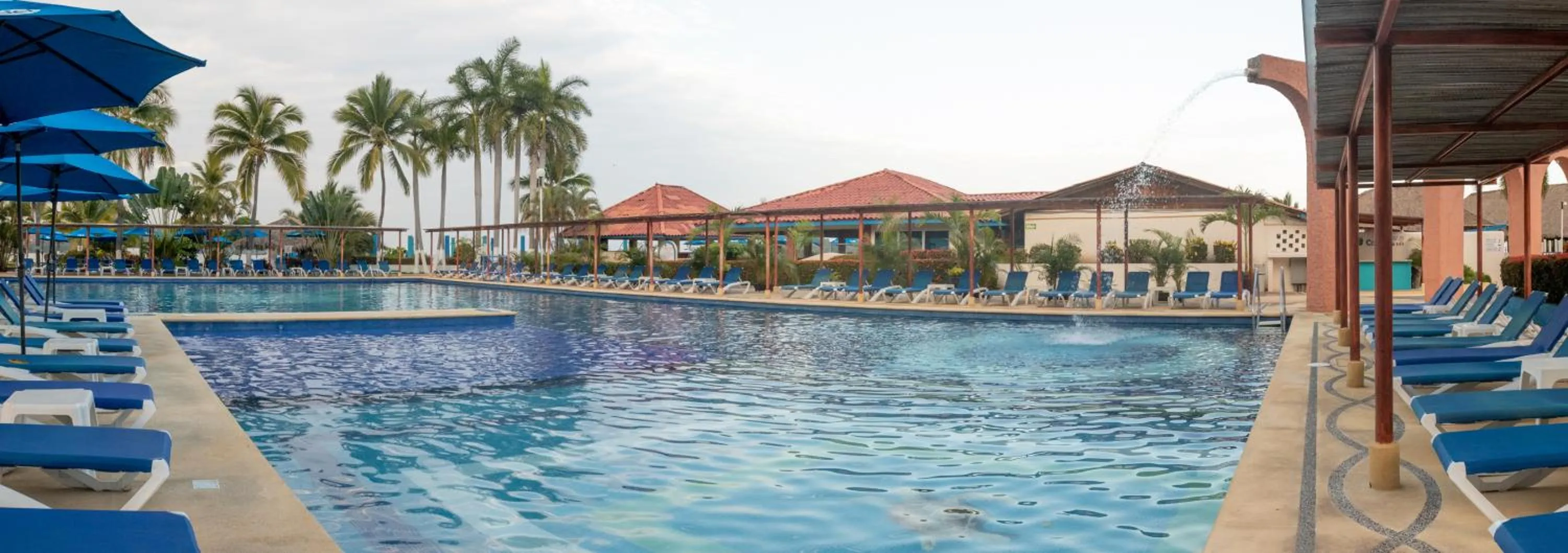 Swimming pool in Qualton Club Ixtapa All Inclusive