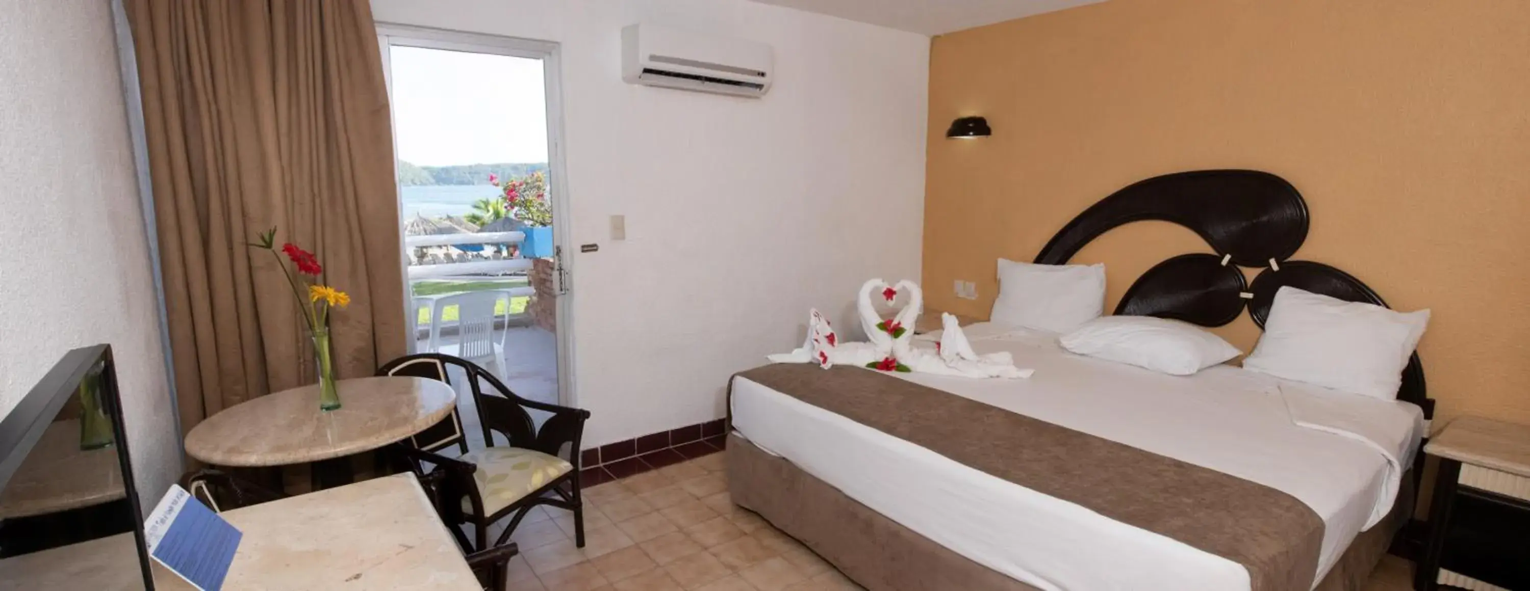 Double Room with Sea View in Qualton Club Ixtapa All Inclusive Double Room with Sea View in Qualton Club Ixtapa All Inclusive