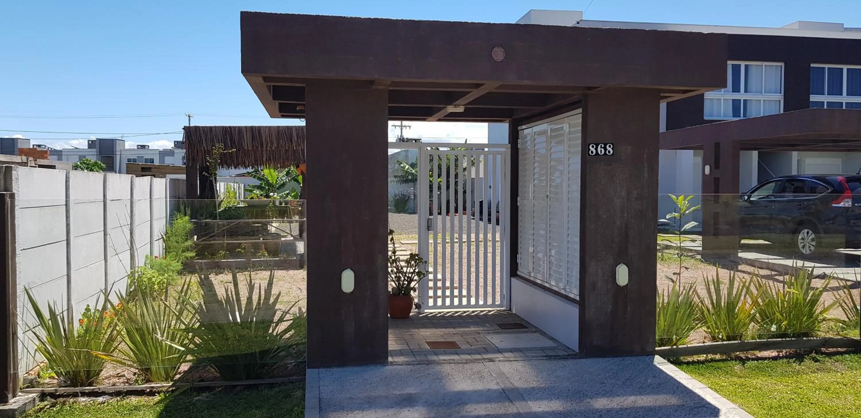 Facade/entrance in Atlantida Park Residence