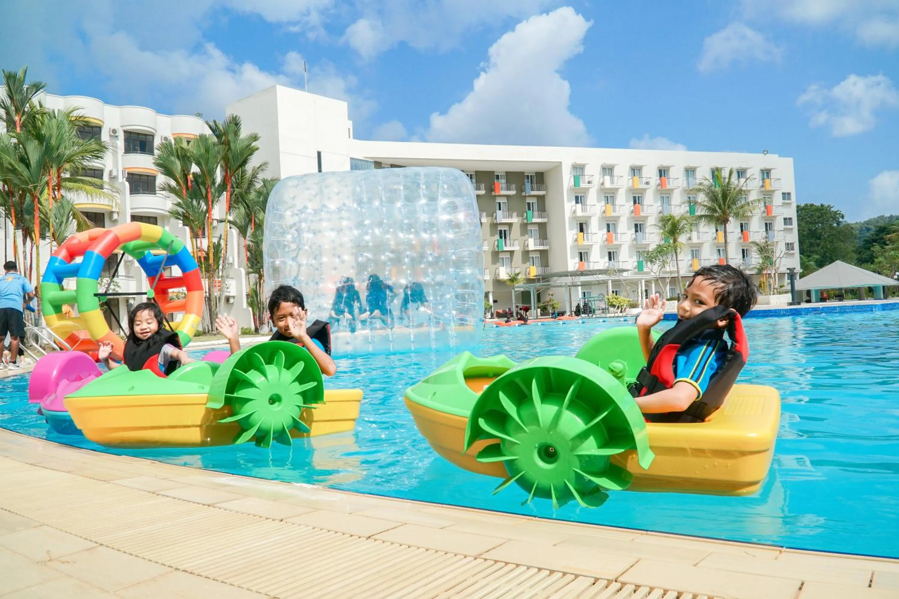 Swimming pool in HARRIS Resort Batam Waterfront