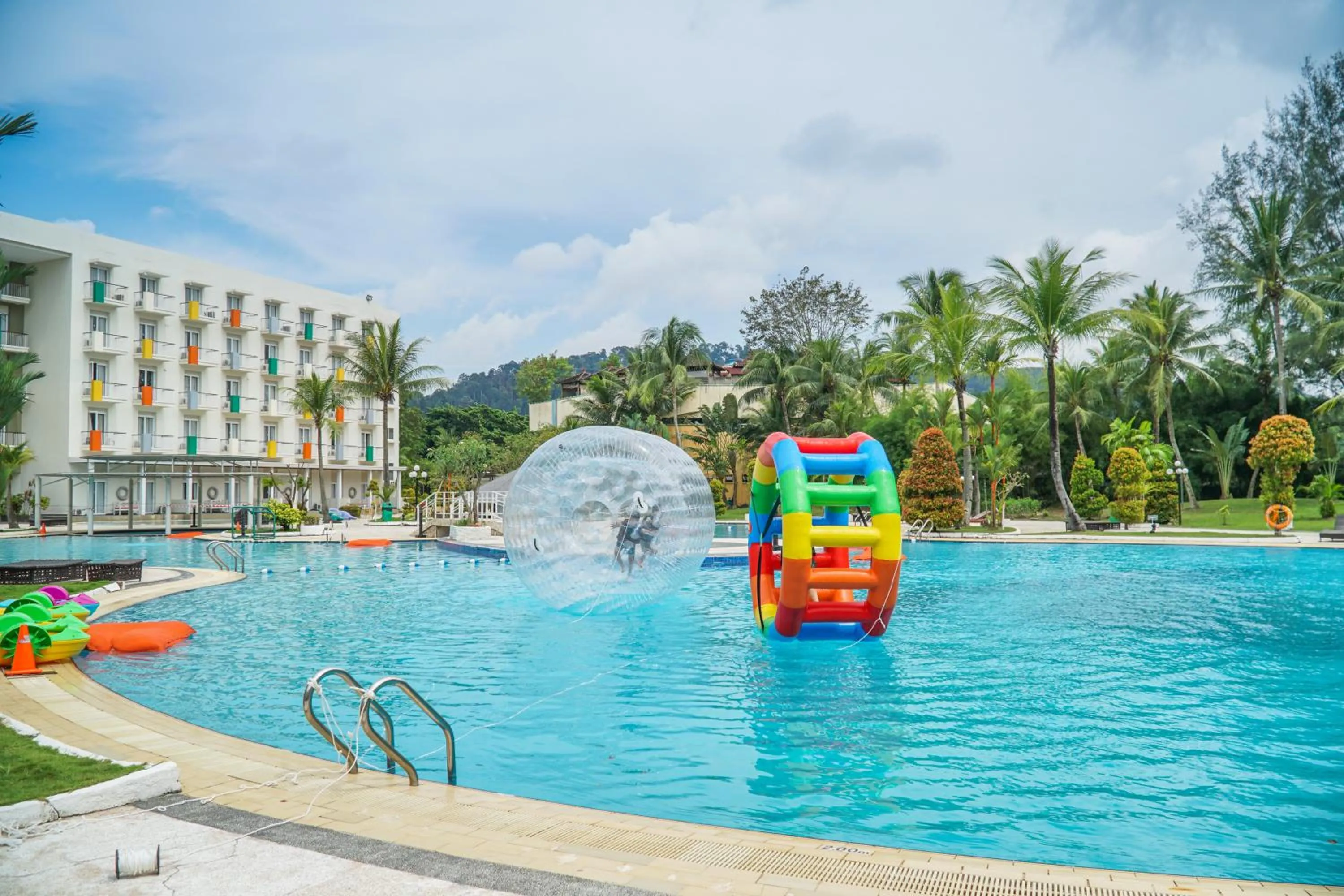 Swimming pool in HARRIS Resort Batam Waterfront