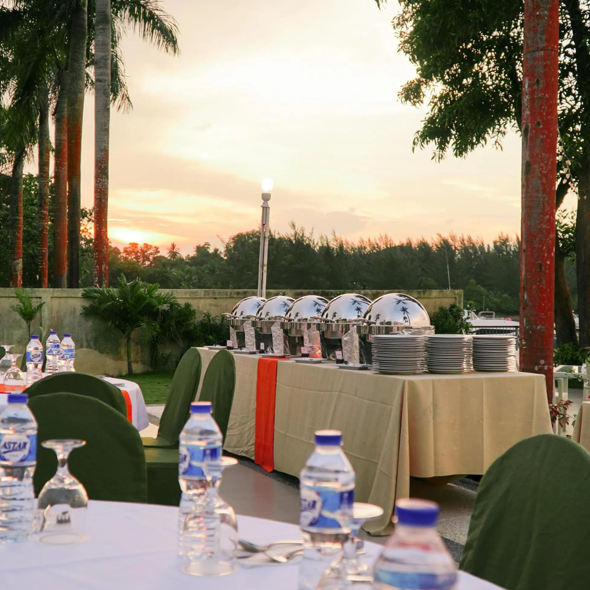 Food and drinks in HARRIS Resort Batam Waterfront