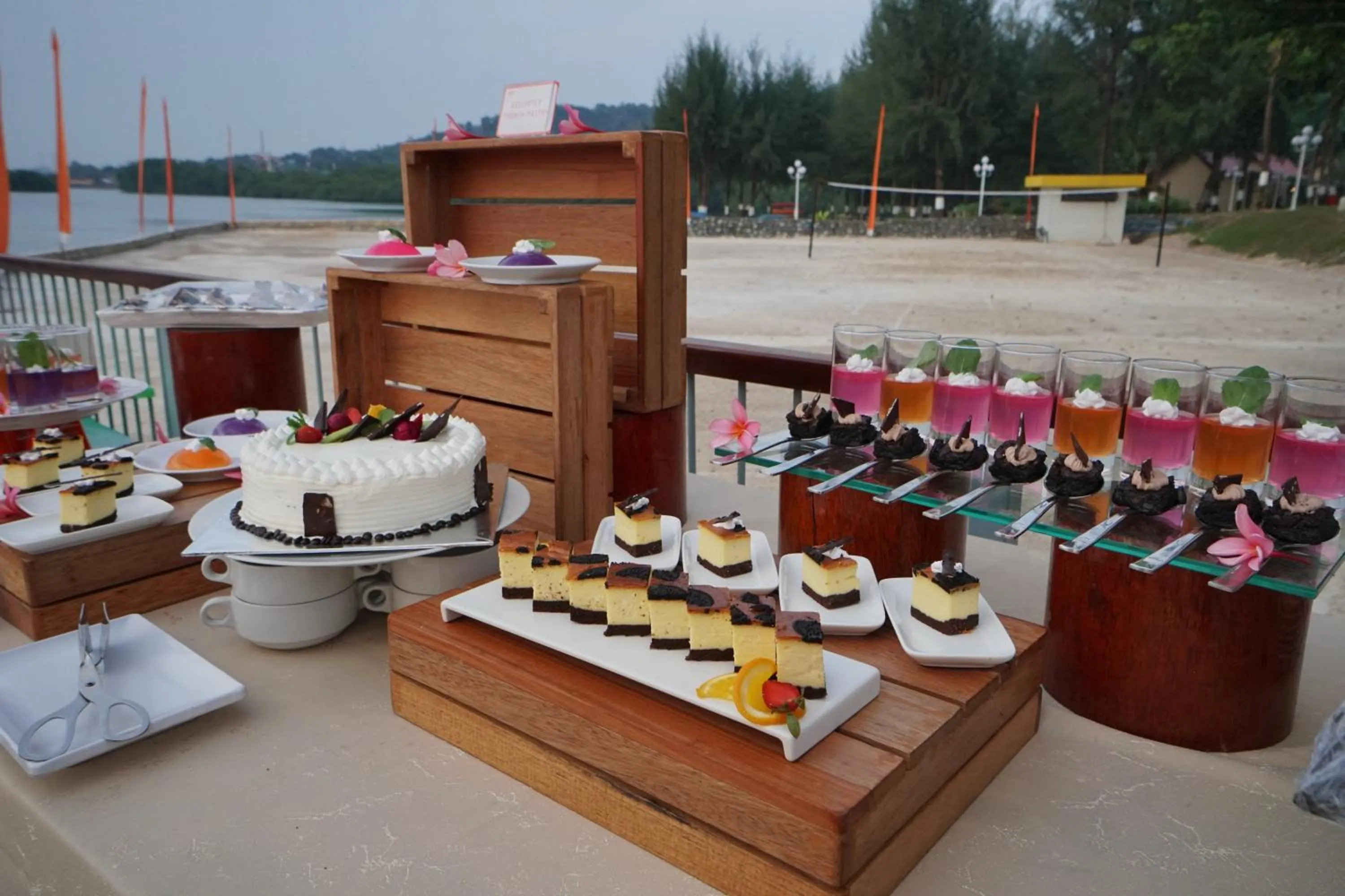 Food and drinks in HARRIS Resort Batam Waterfront