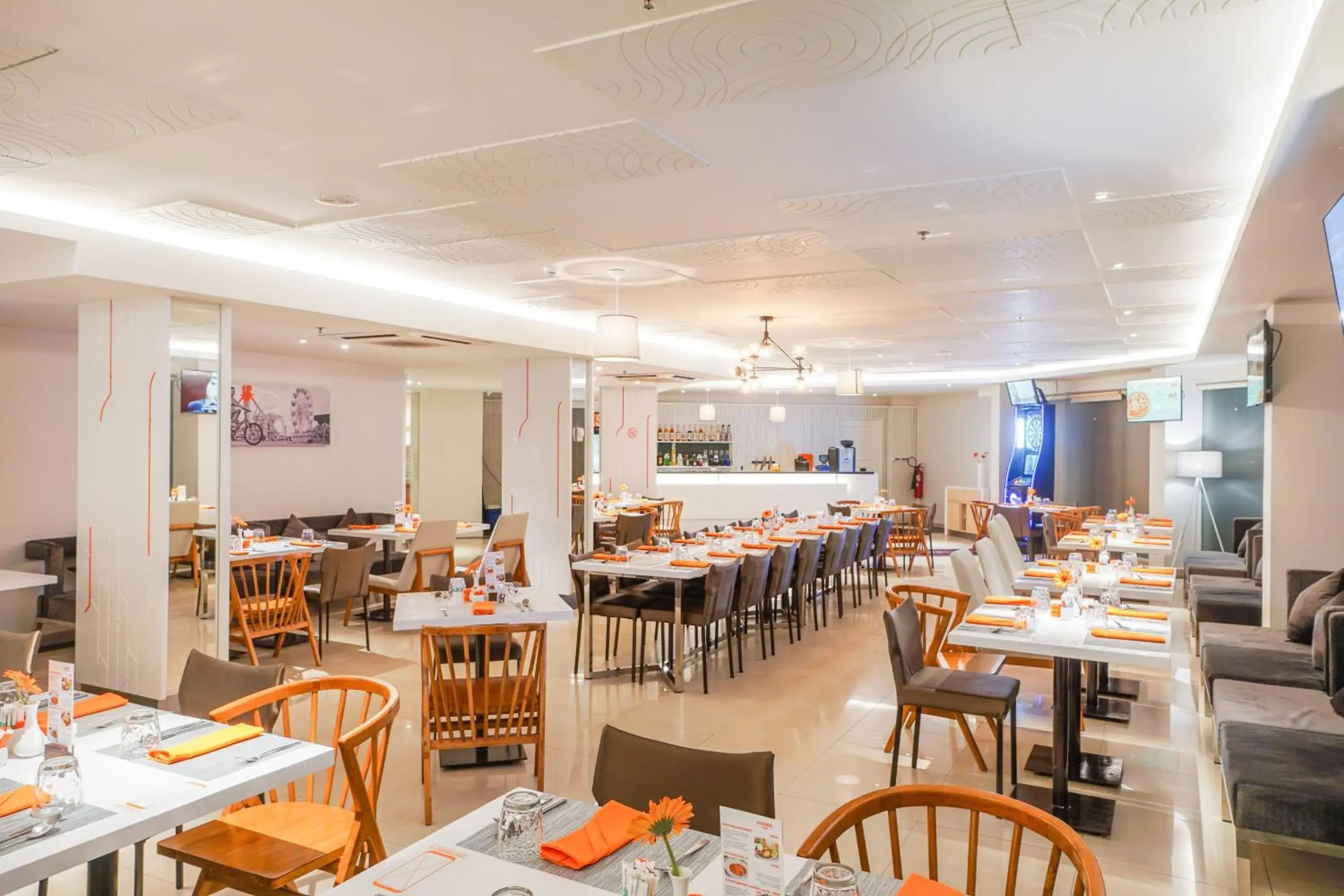 Restaurant/places to eat in HARRIS Resort Batam Waterfront Restaurant/places to eat in HARRIS Resort Batam Waterfront