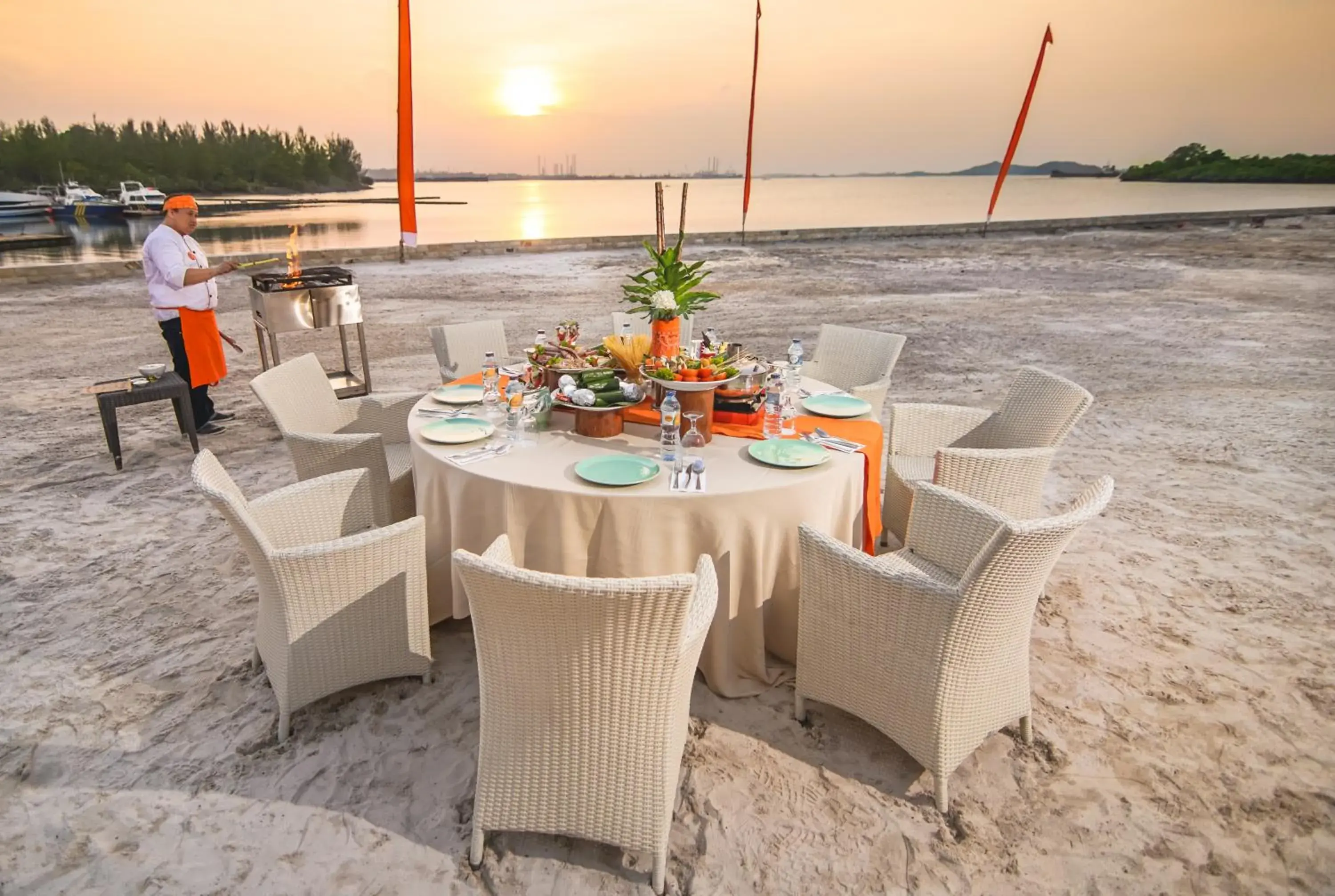 Restaurant/places to eat in HARRIS Resort Batam Waterfront Restaurant/places to eat in HARRIS Resort Batam Waterfront