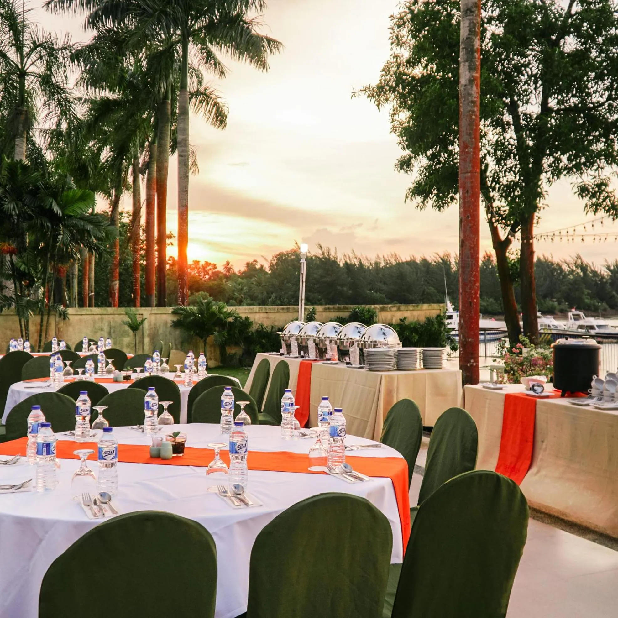 Food and drinks in HARRIS Resort Batam Waterfront