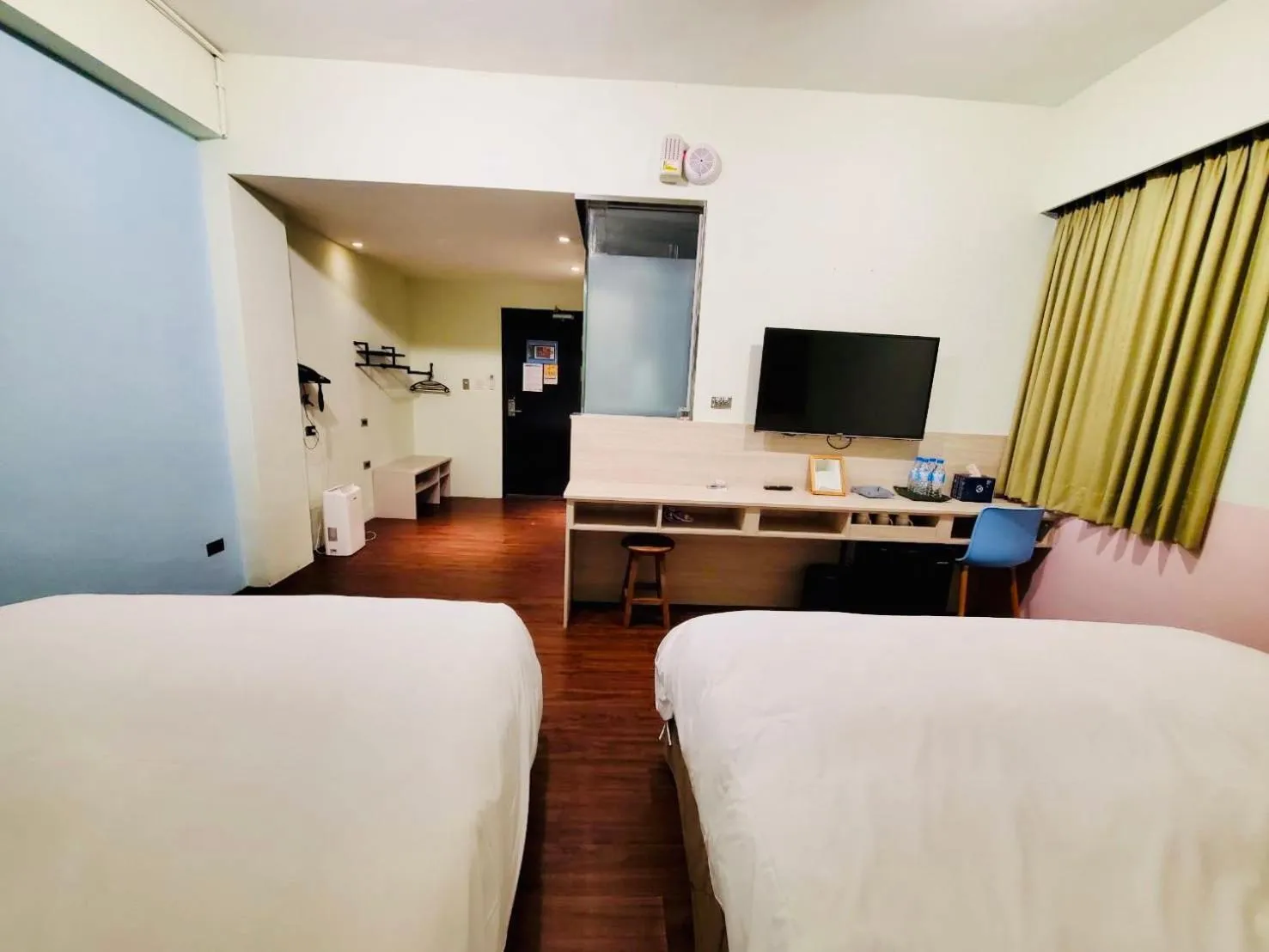 Photo of the whole room, Bed in Slow Wow Hot Spring Hotel