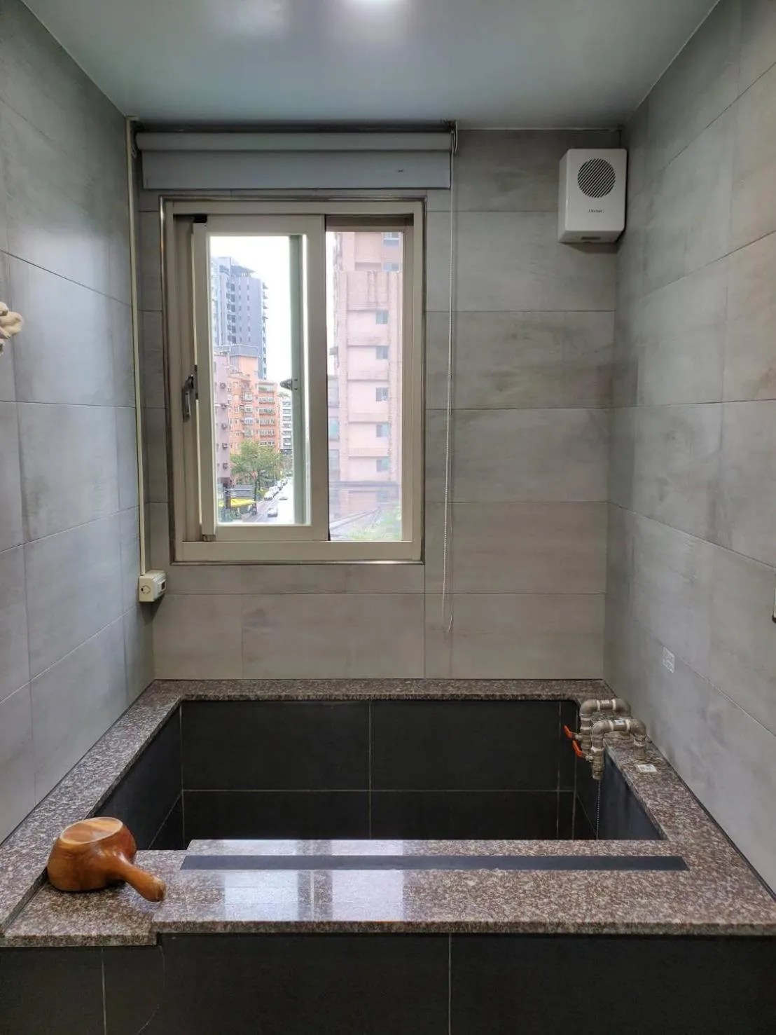 Bathroom in Slow Wow Hot Spring Hotel