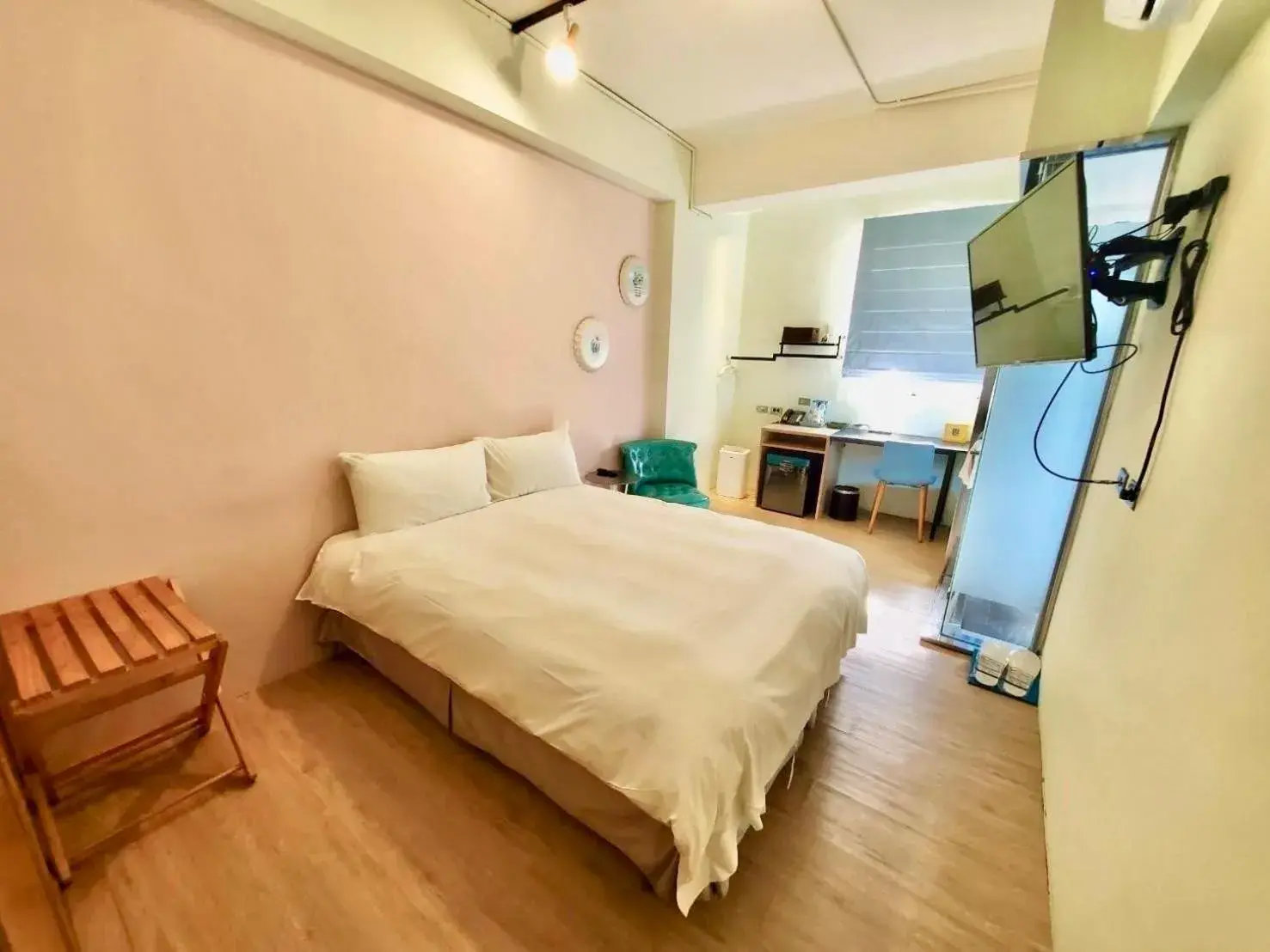 Bedroom, Bed in Slow Wow Hot Spring Hotel Bedroom, Bed in Slow Wow Hot Spring Hotel