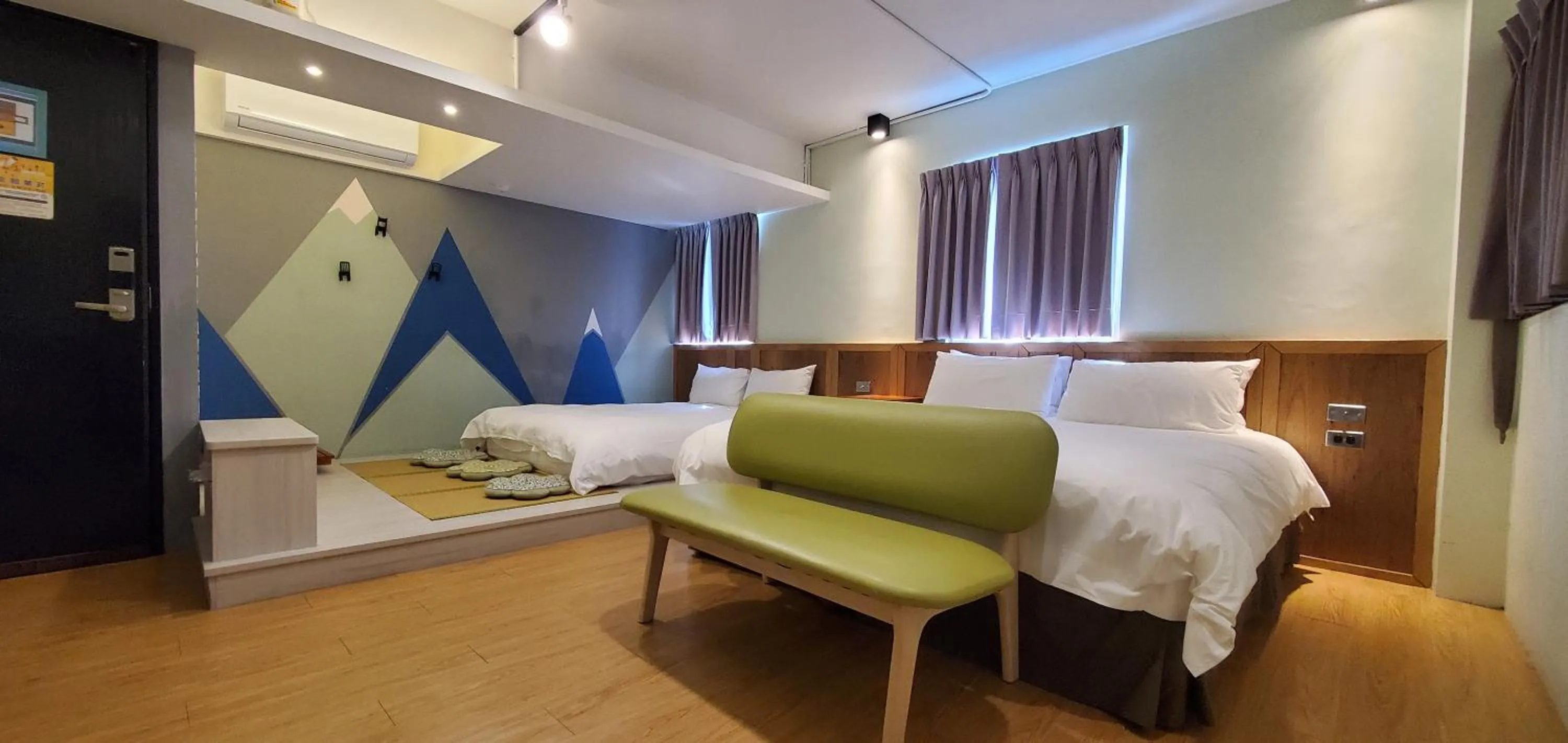 Bedroom, Bed in Slow Wow Hot Spring Hotel