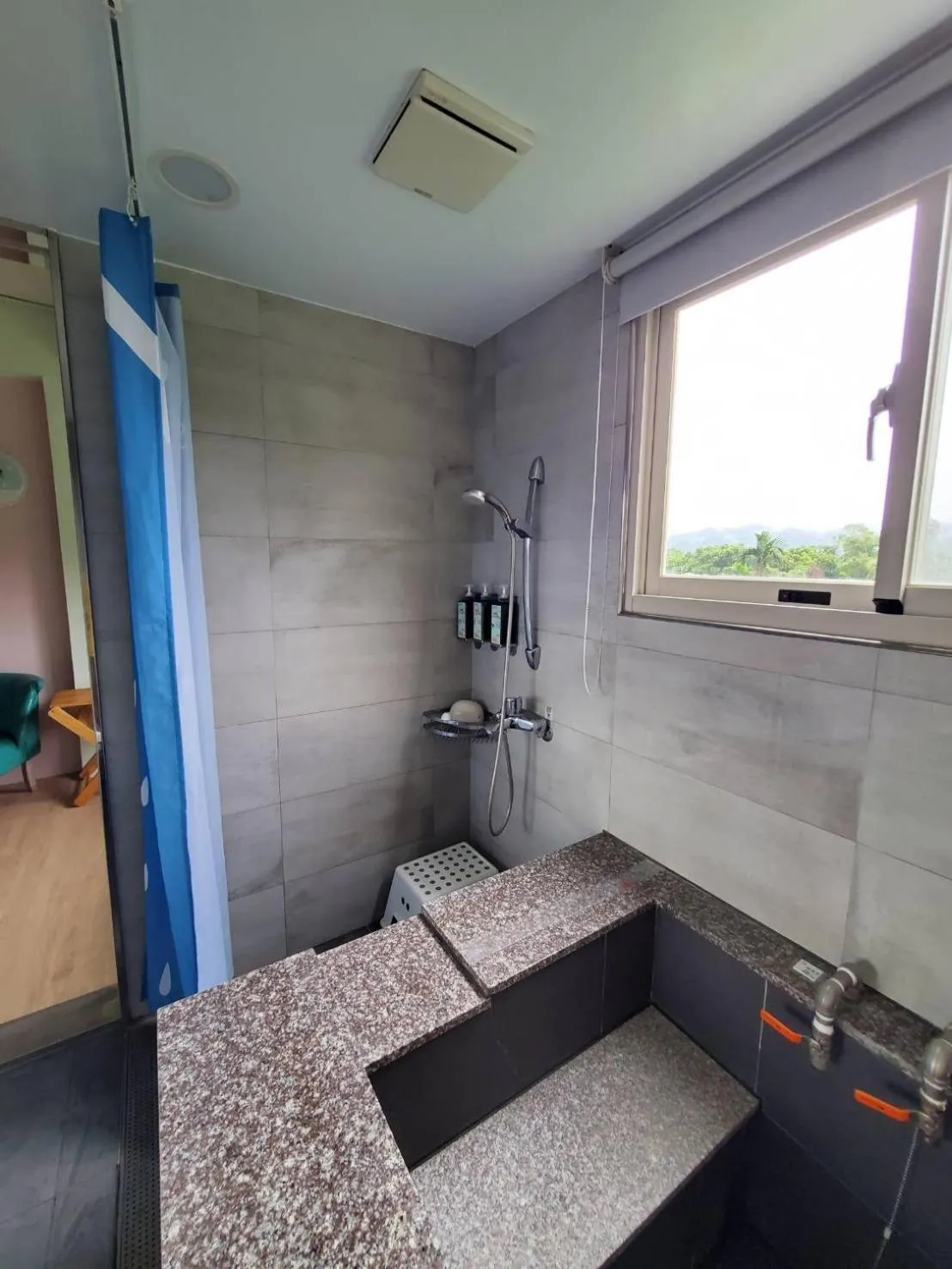 Bathroom in Slow Wow Hot Spring Hotel