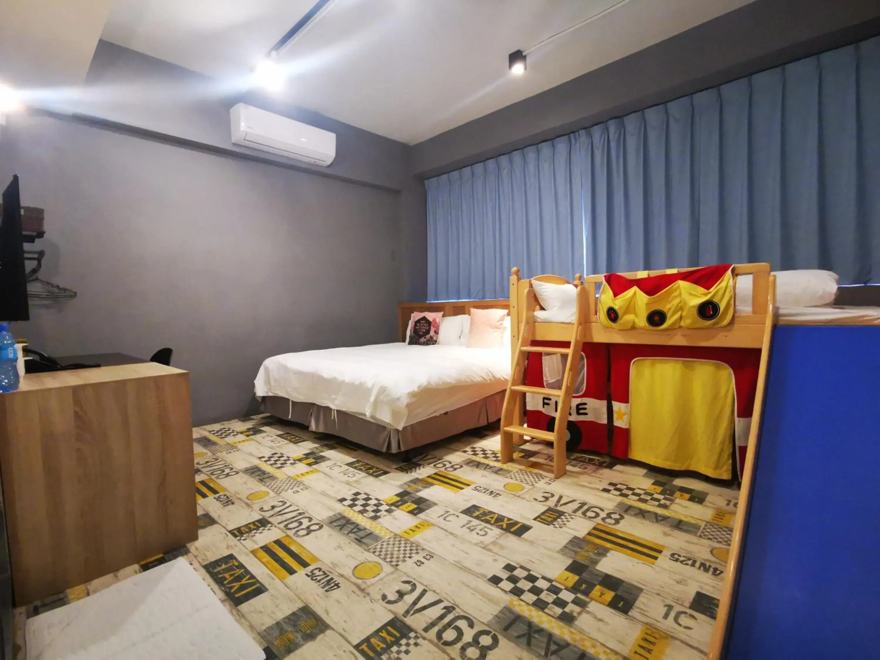 Photo of the whole room, Bed in Slow Wow Hot Spring Hotel Photo of the whole room, Bed in Slow Wow Hot Spring Hotel