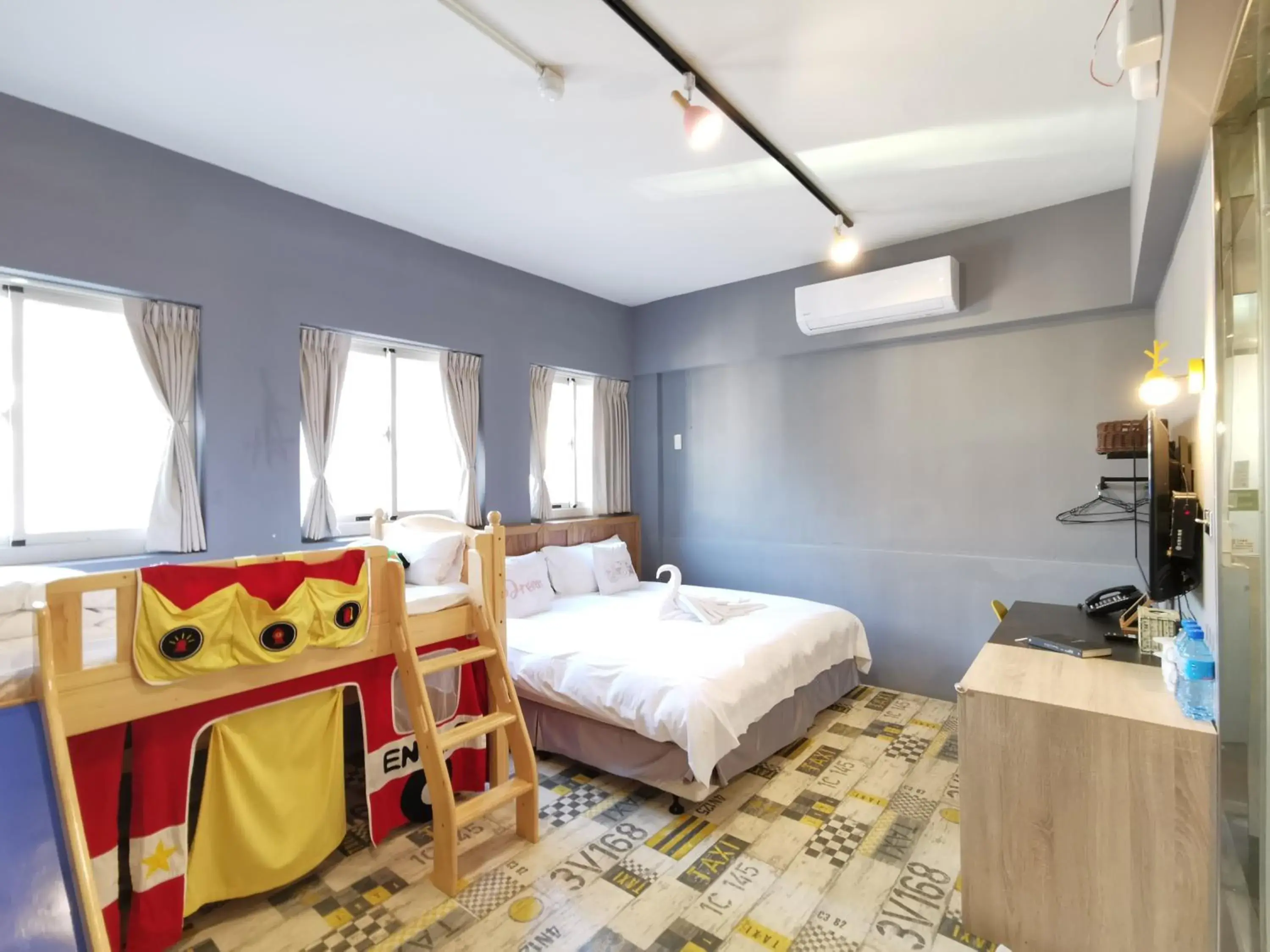 Photo of the whole room, Bed in Slow Wow Hot Spring Hotel Photo of the whole room, Bed in Slow Wow Hot Spring Hotel
