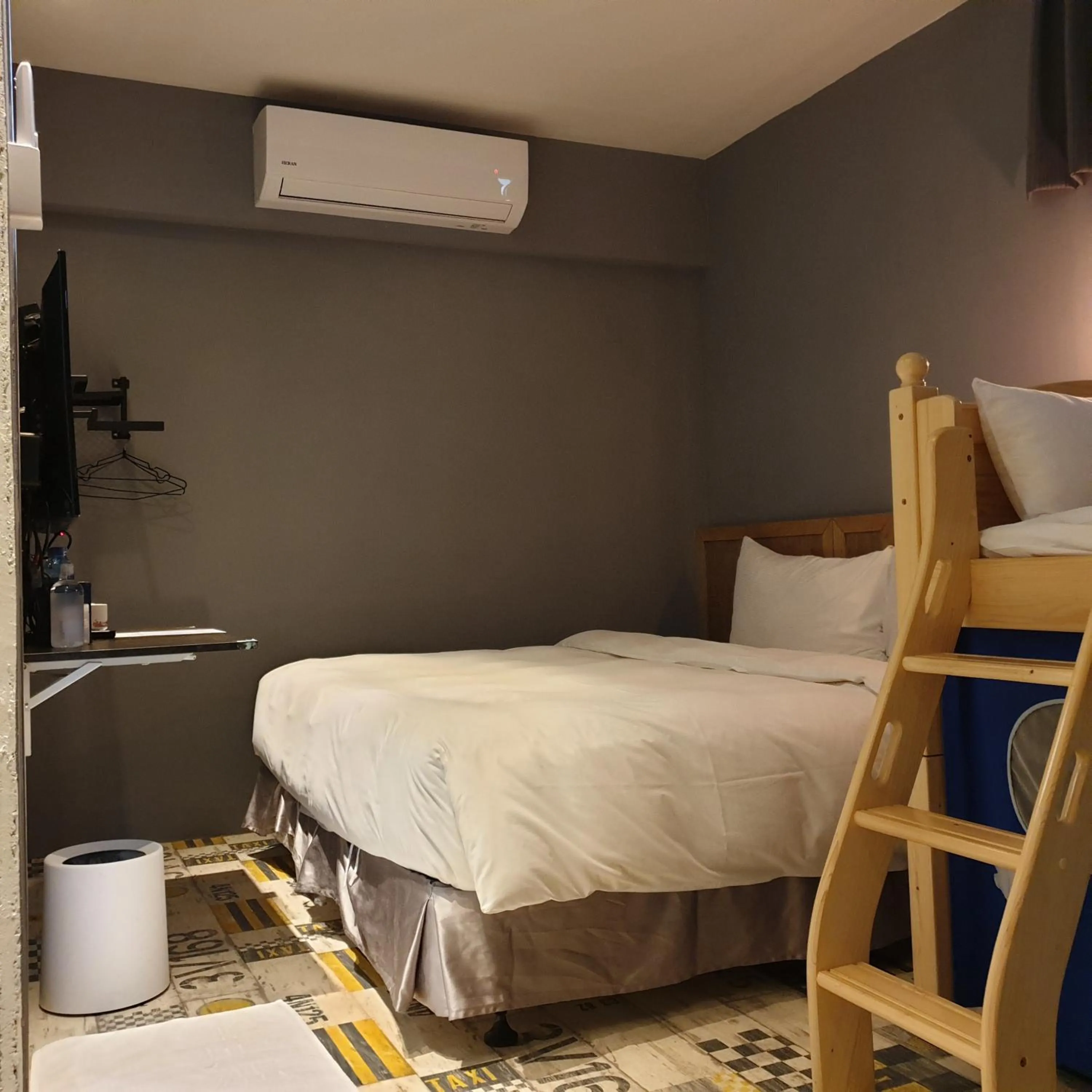 bunk bed, Bed in Slow Wow Hot Spring Hotel