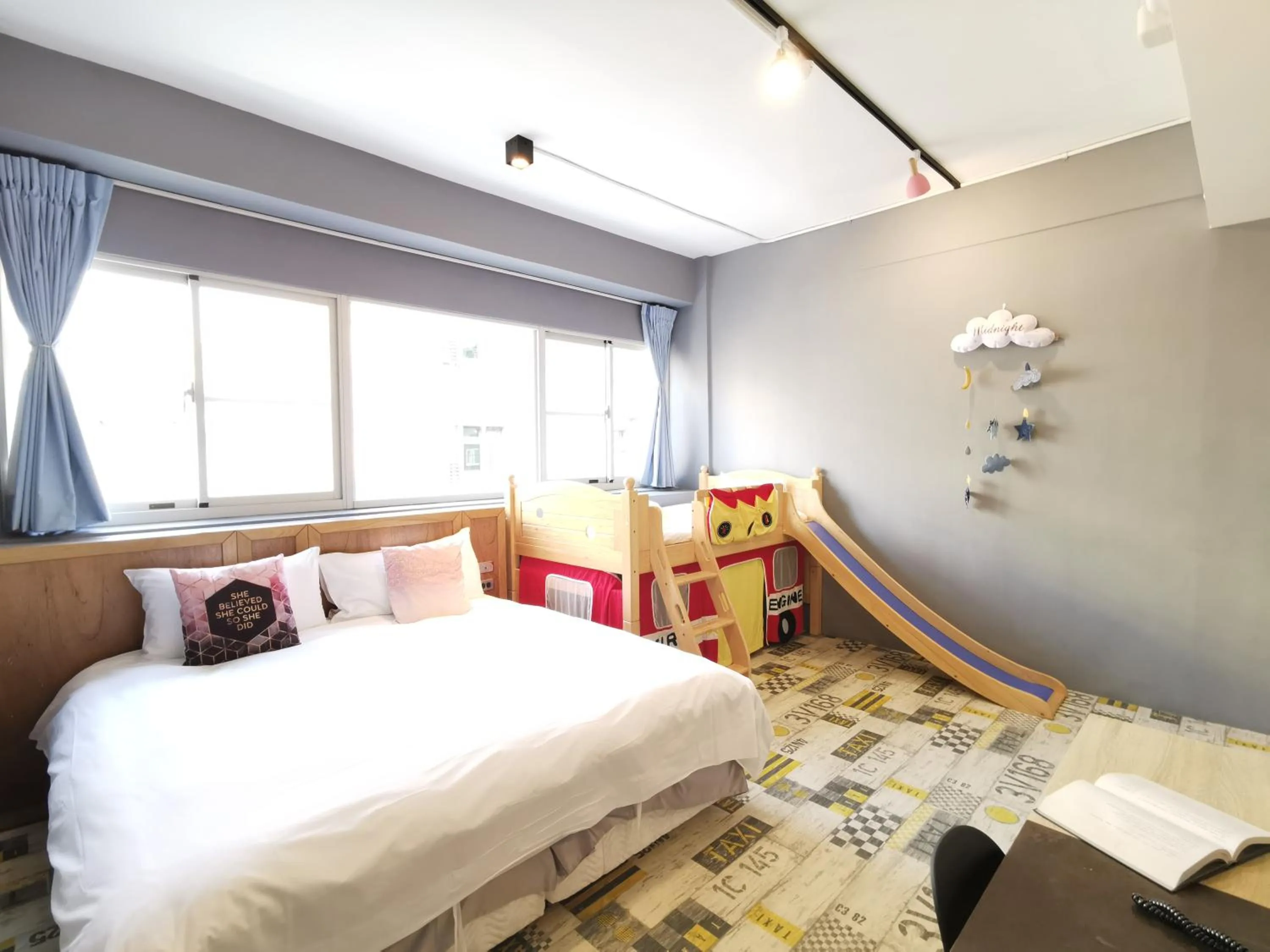 Photo of the whole room, Bed in Slow Wow Hot Spring Hotel