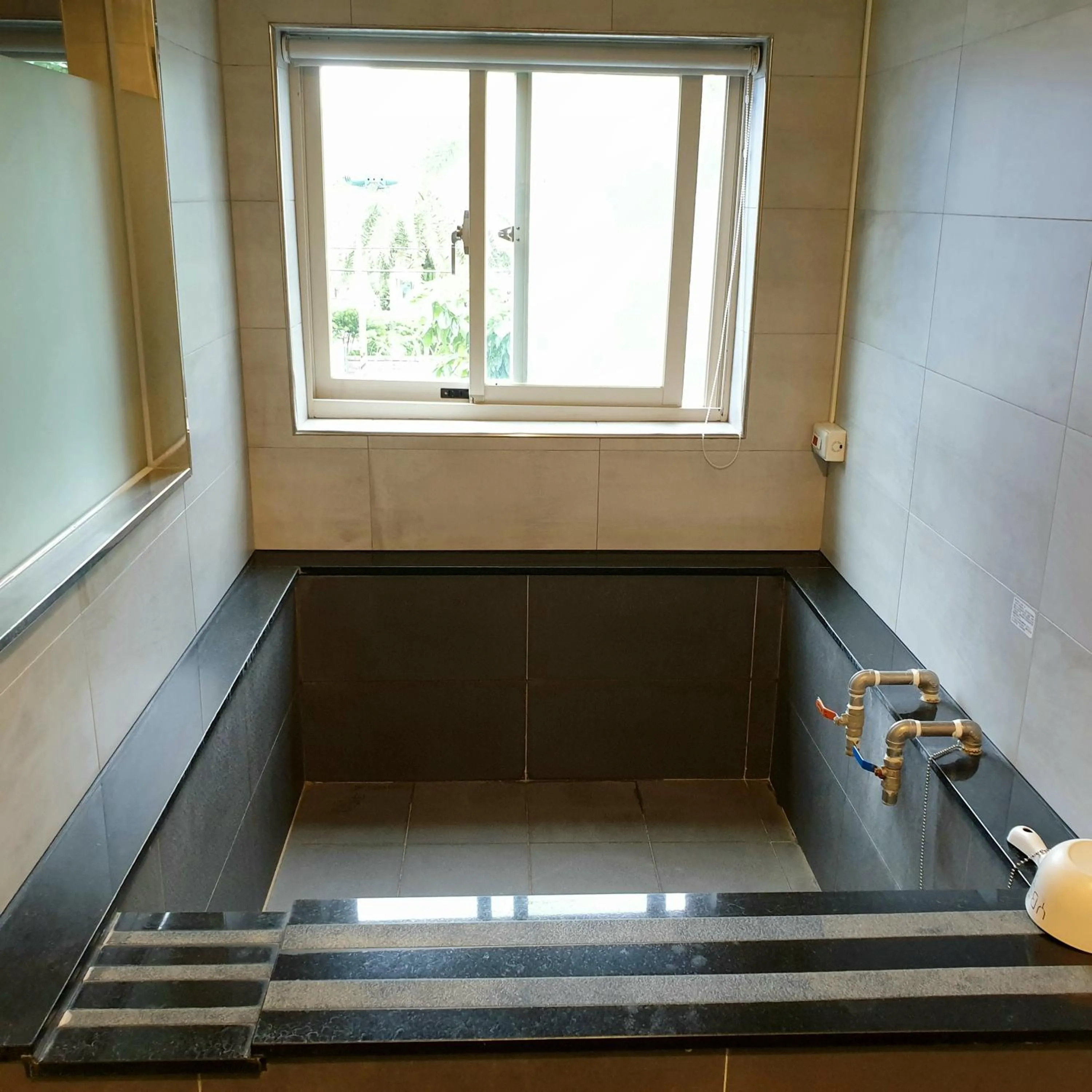 Bath in Slow Wow Hot Spring Hotel