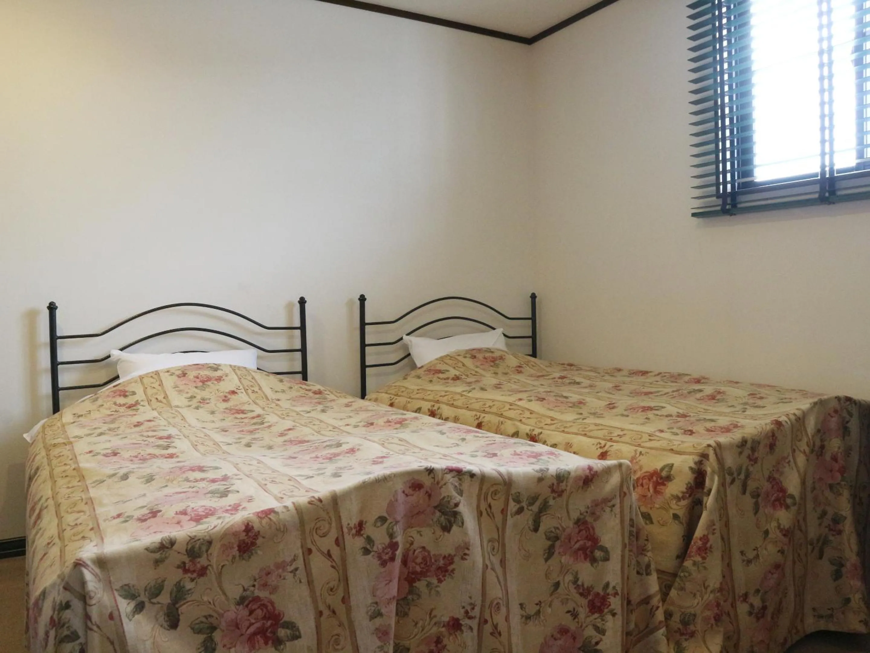 Photo of the whole room, Bed in Chez-soi Wakamiya