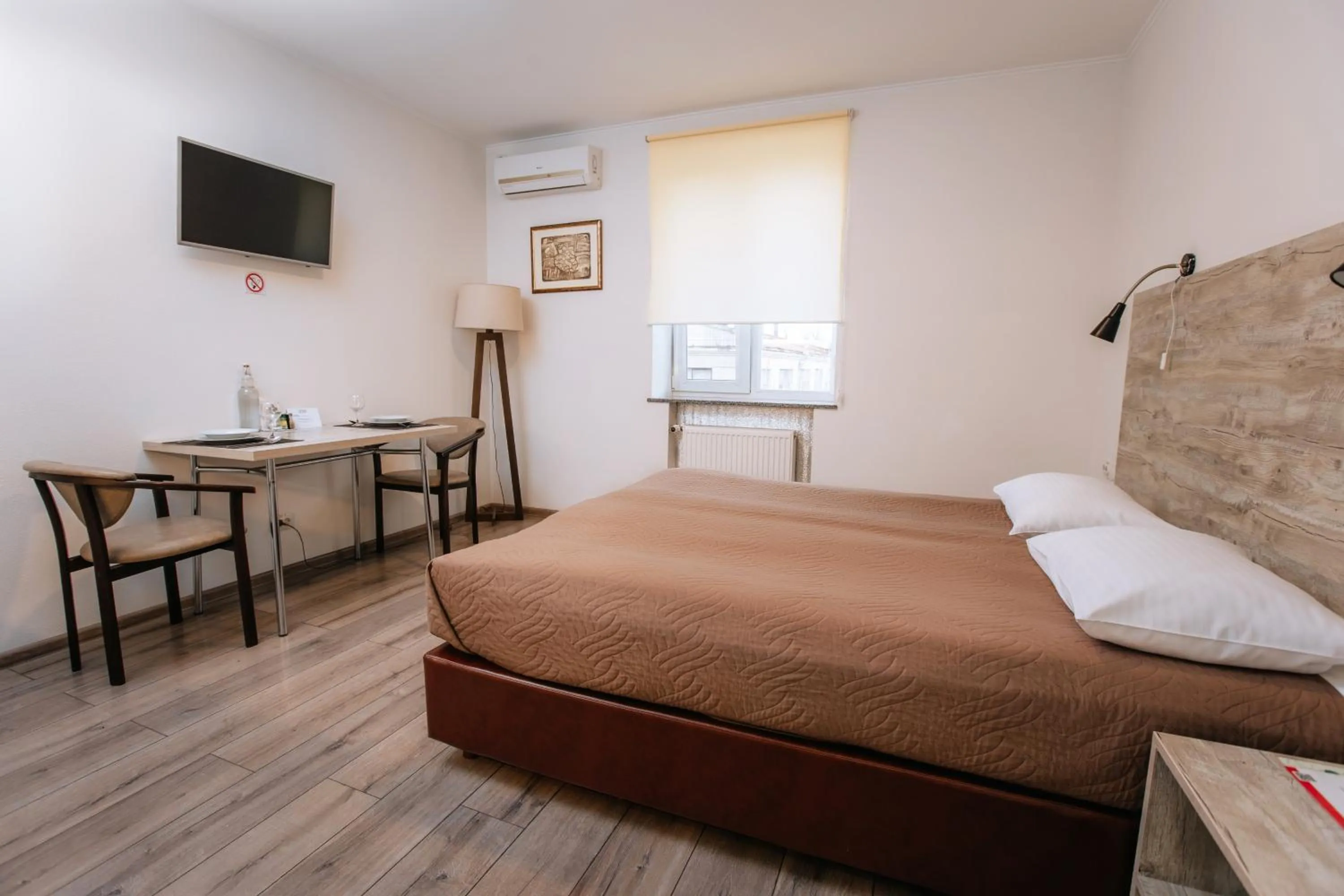 Photo of the whole room, Bed in Smart Apart