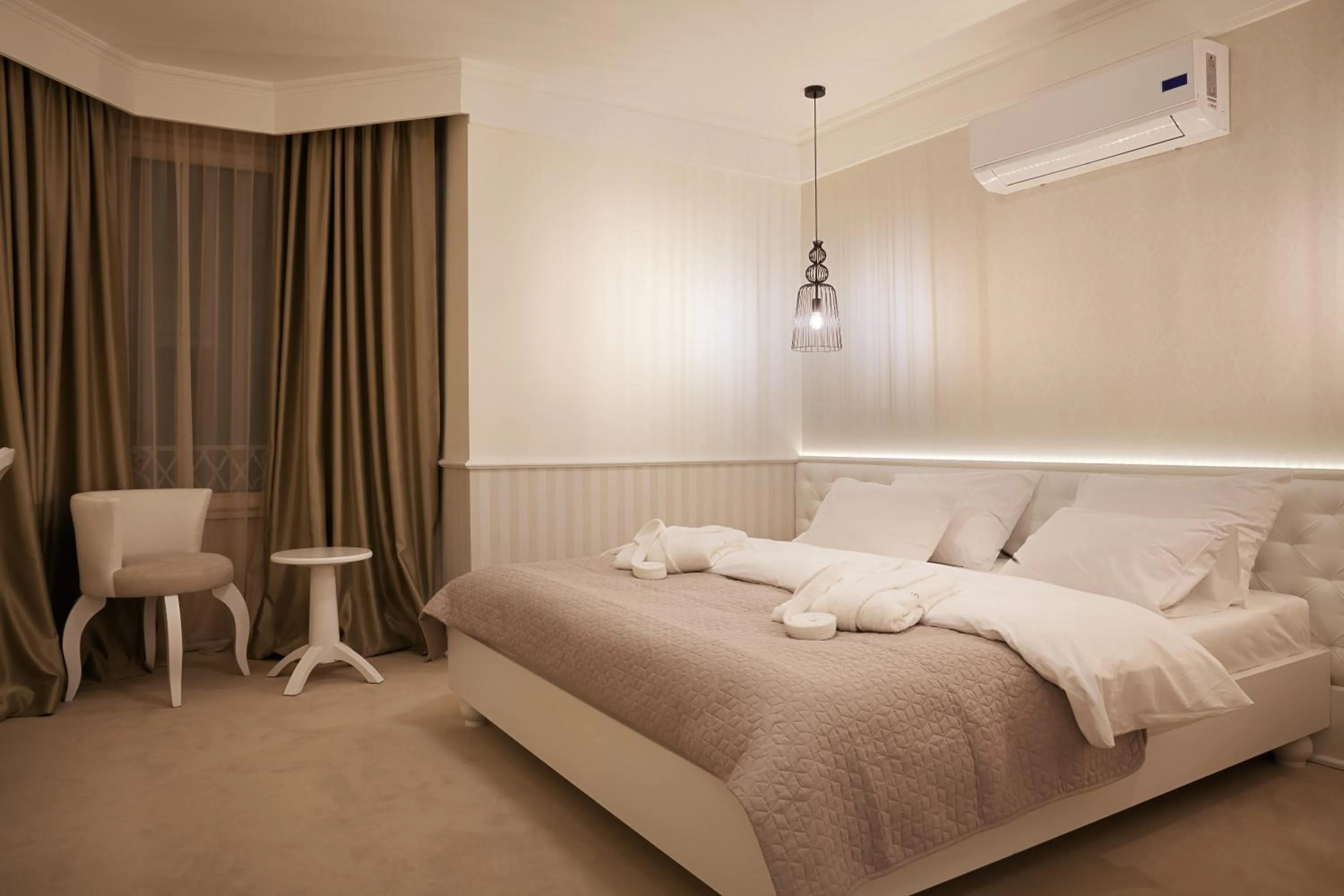 Photo of the whole room, Bed in Castello Boutique Hotel