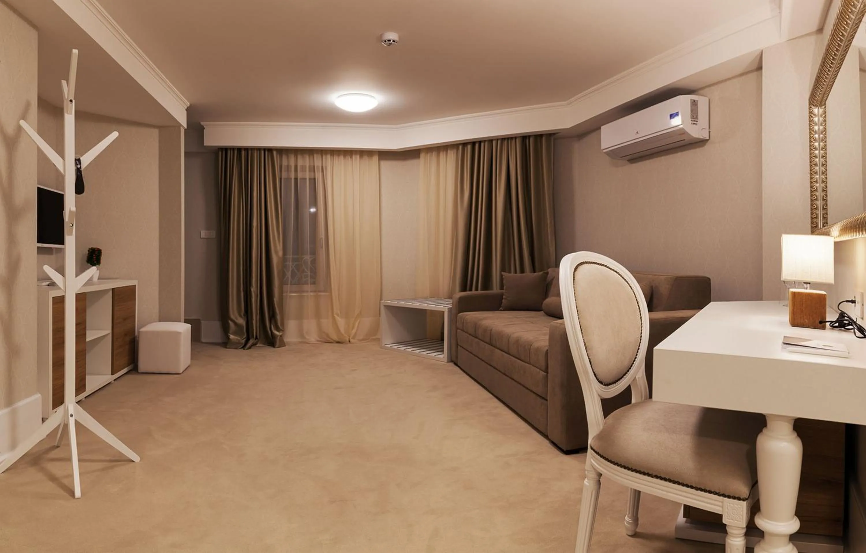 TV and multimedia in Castello Boutique Hotel