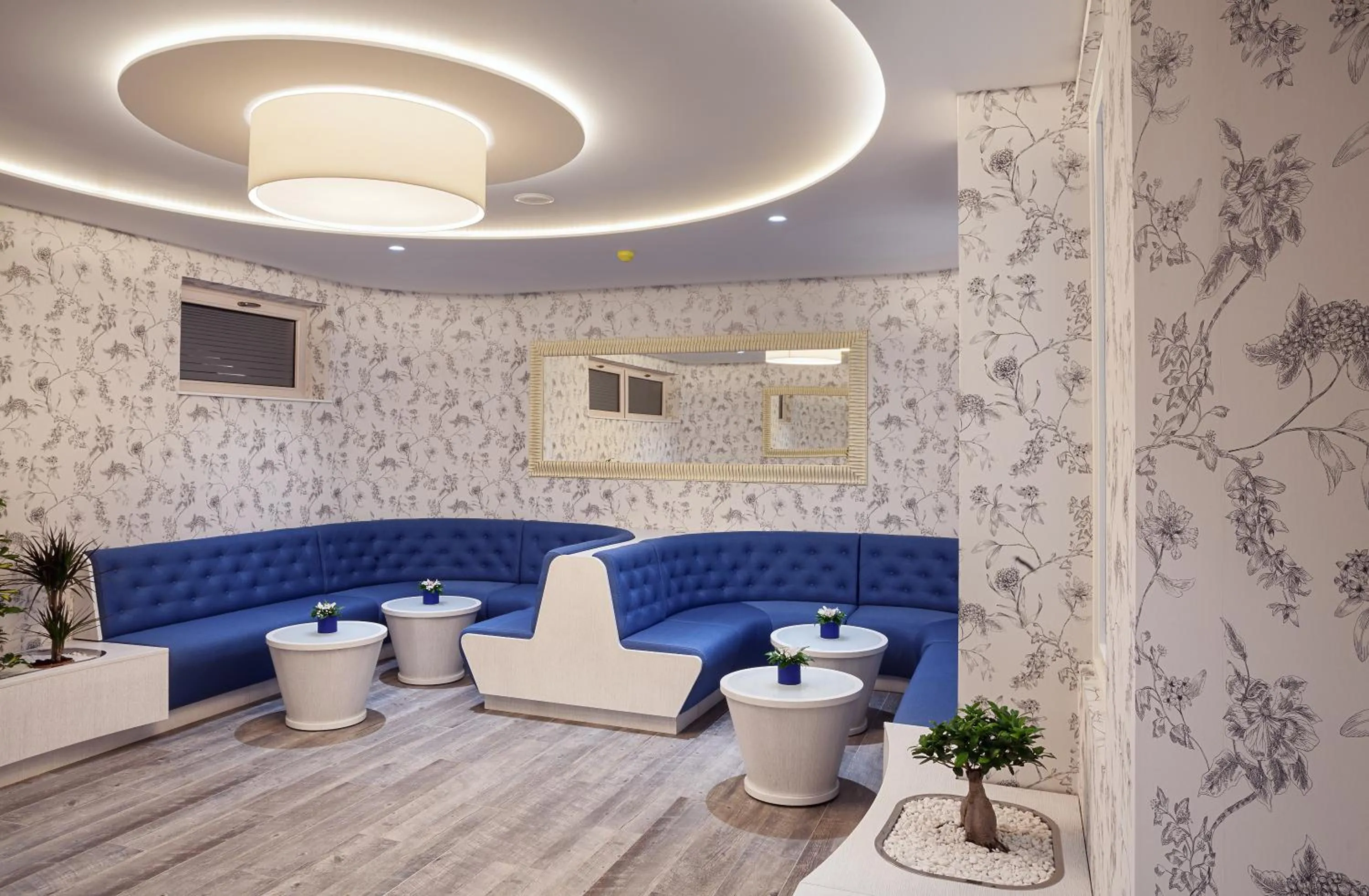 Communal lounge/ TV room in Castello Boutique Hotel
