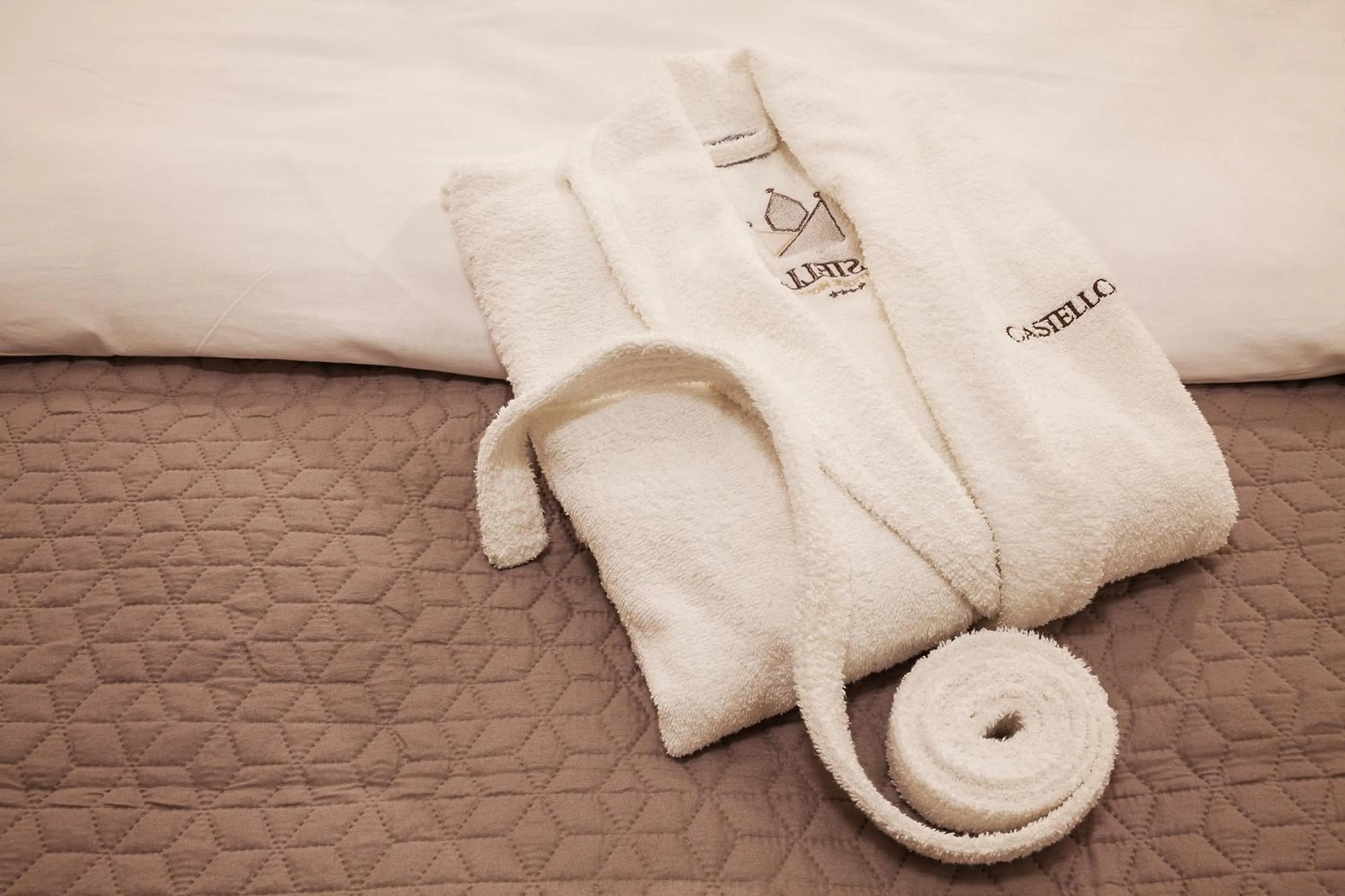 Bathroom, Bed in Castello Boutique Hotel