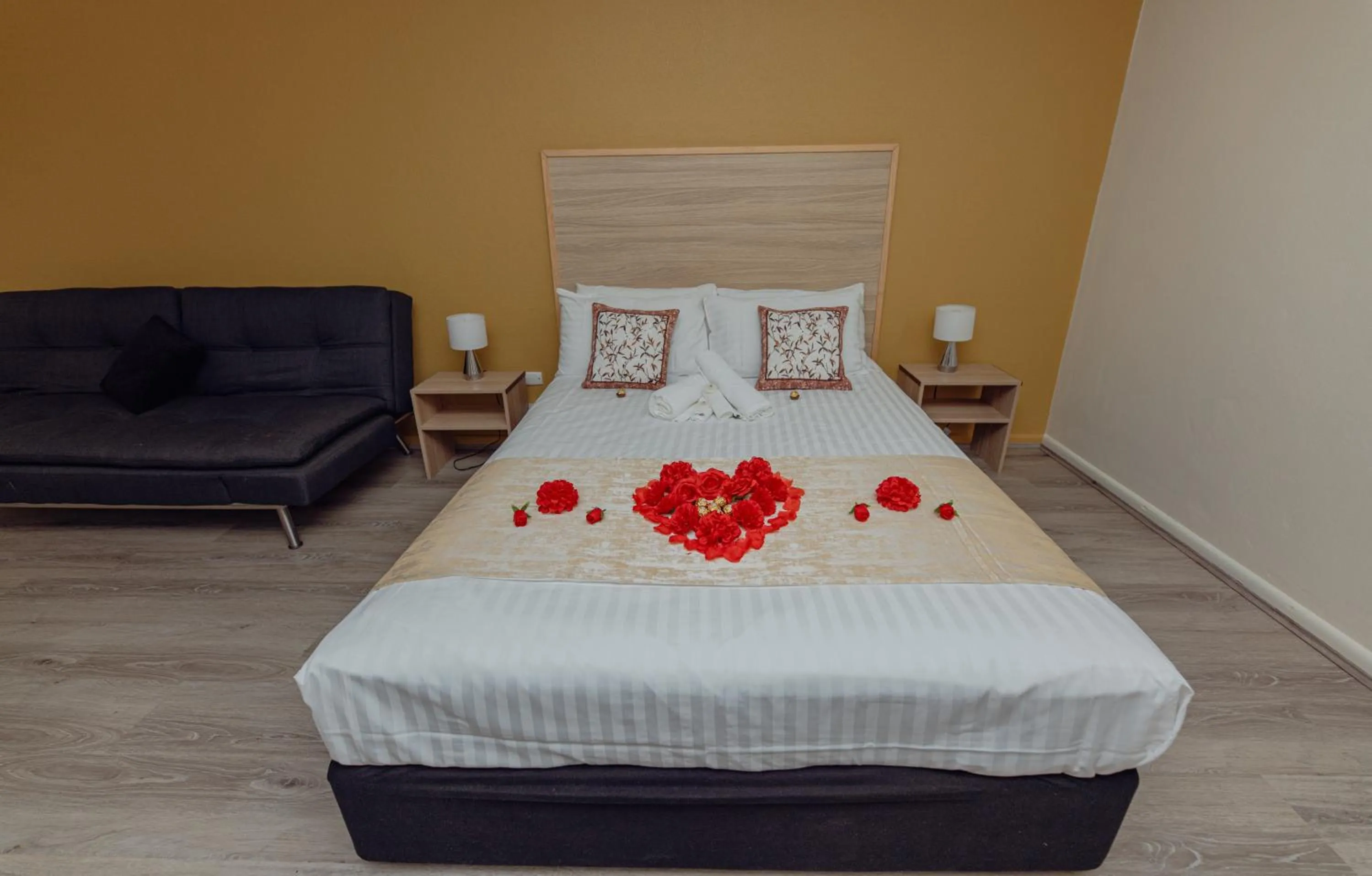 Bed in Cumberland Motor Inn