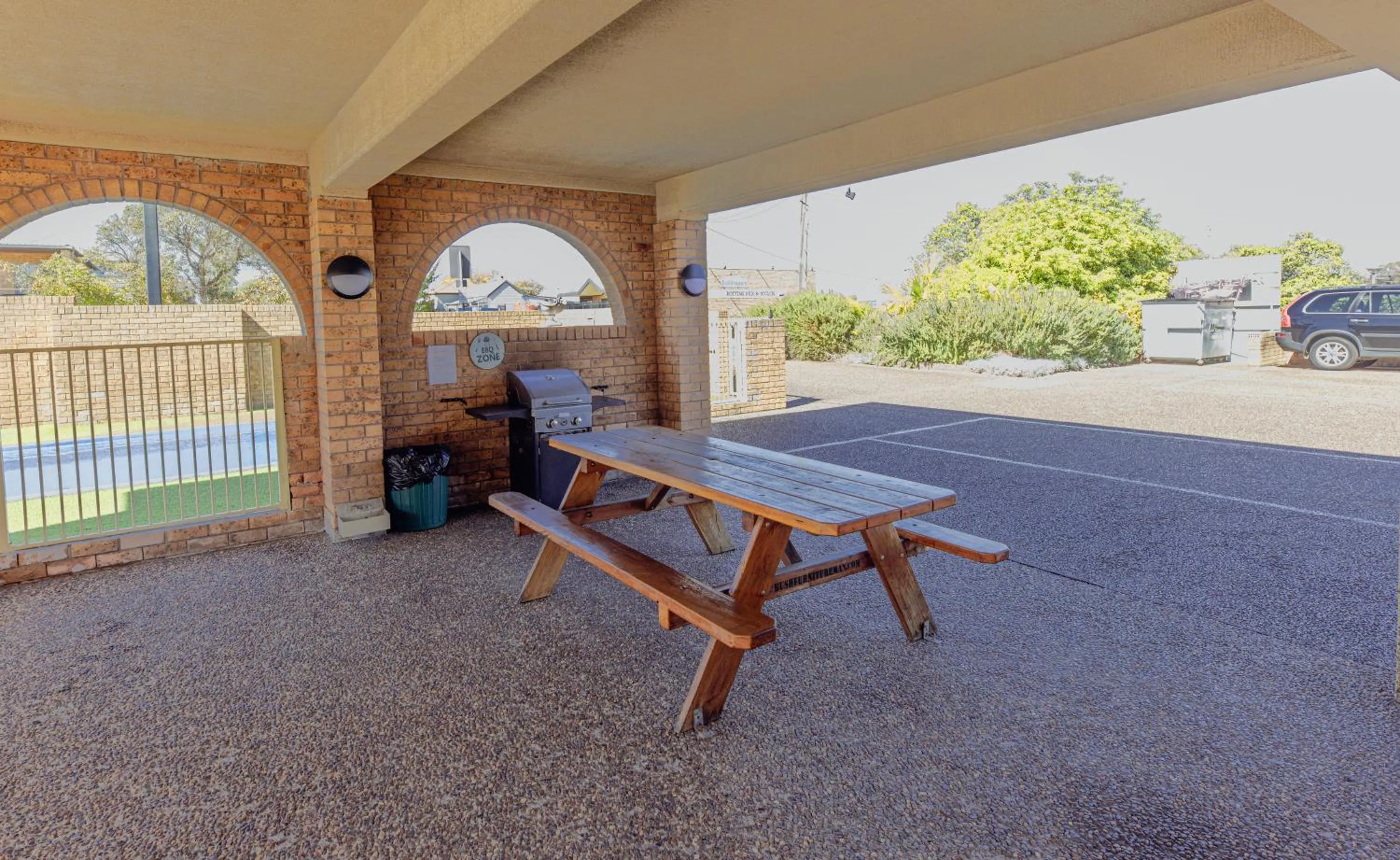 BBQ facilities in Cumberland Motor Inn