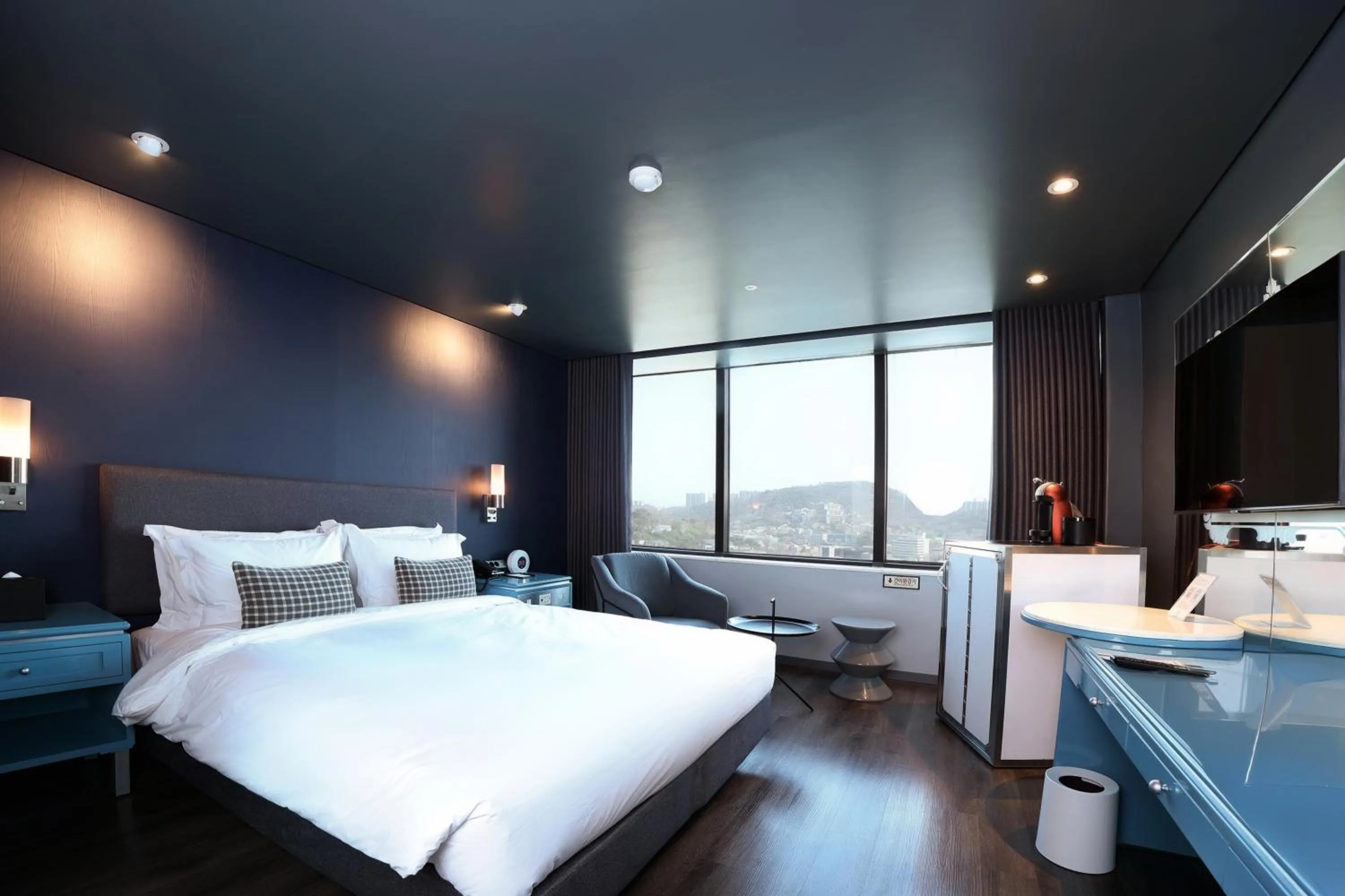Photo of the whole room, Bed in Imperial Palace Boutique Hotel Itaewon - Renovated in 2025