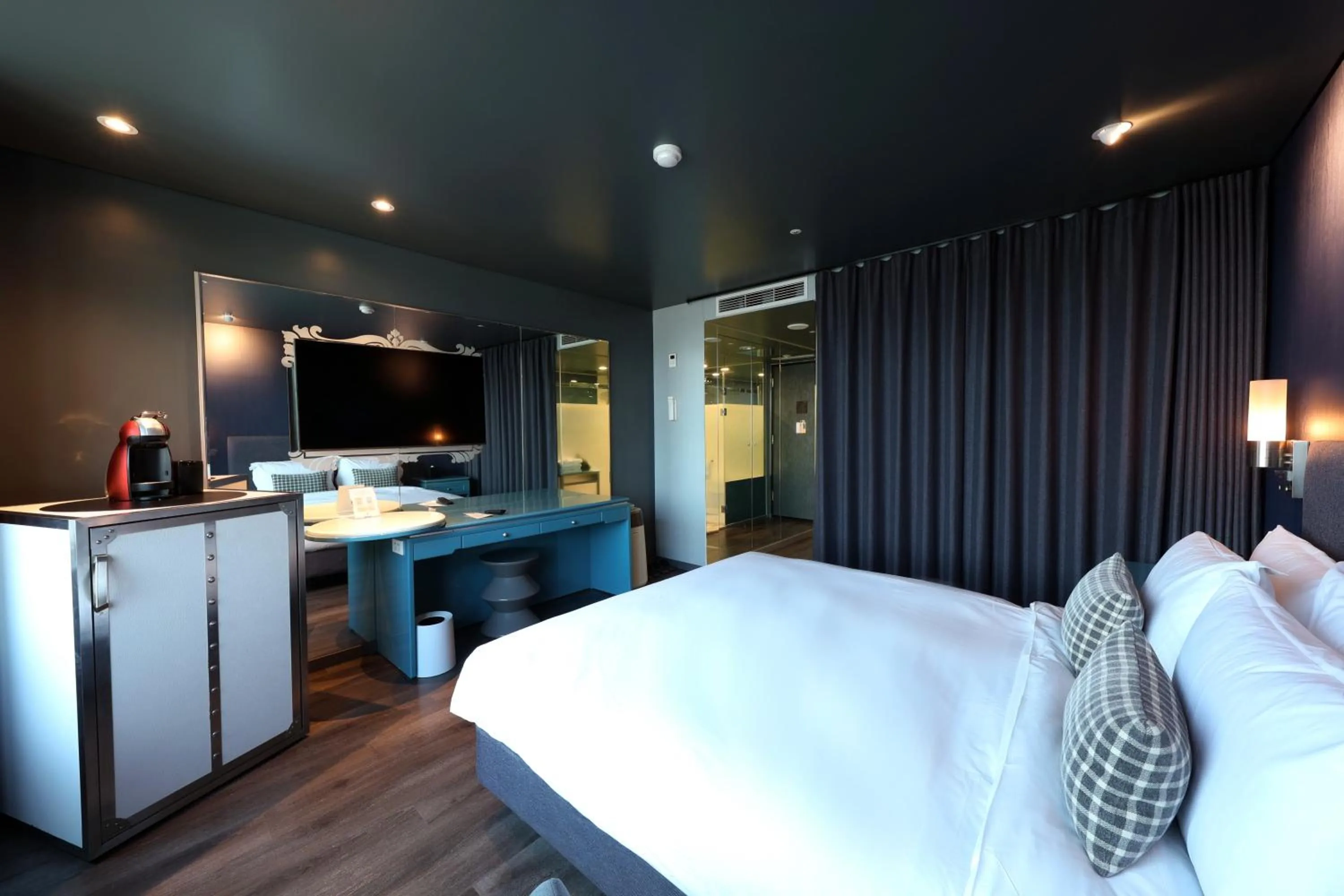 Photo of the whole room, Bed in Imperial Palace Boutique Hotel Itaewon - Renovated in 2025