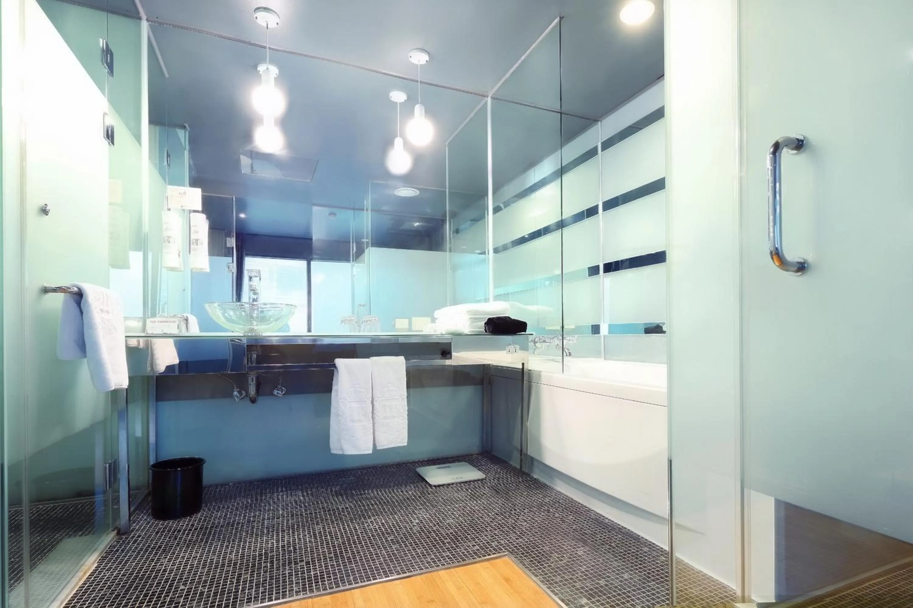 Bathroom in Imperial Palace Boutique Hotel Itaewon - Renovated in 2025