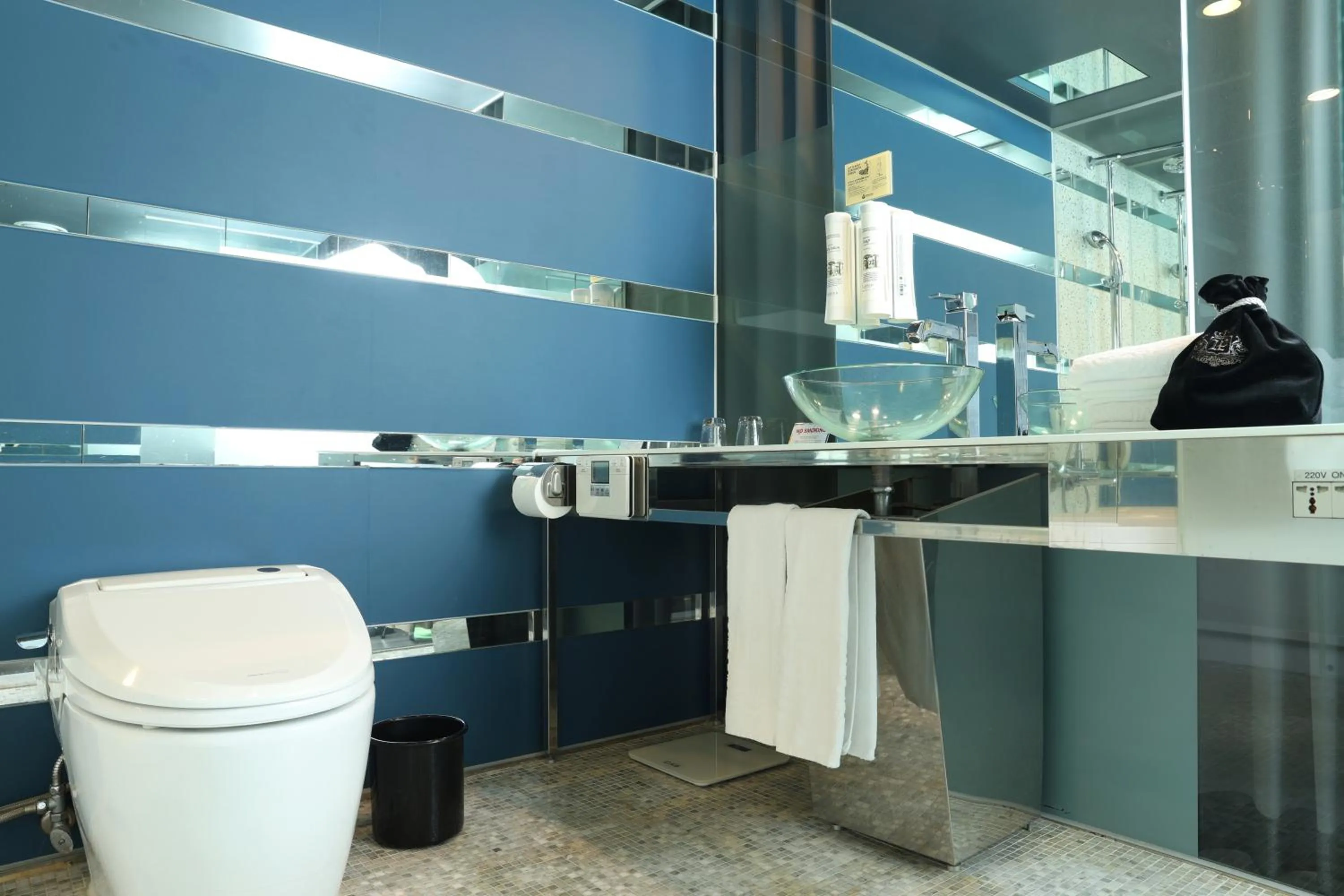 Toilet in Imperial Palace Boutique Hotel Itaewon - Renovated in 2025