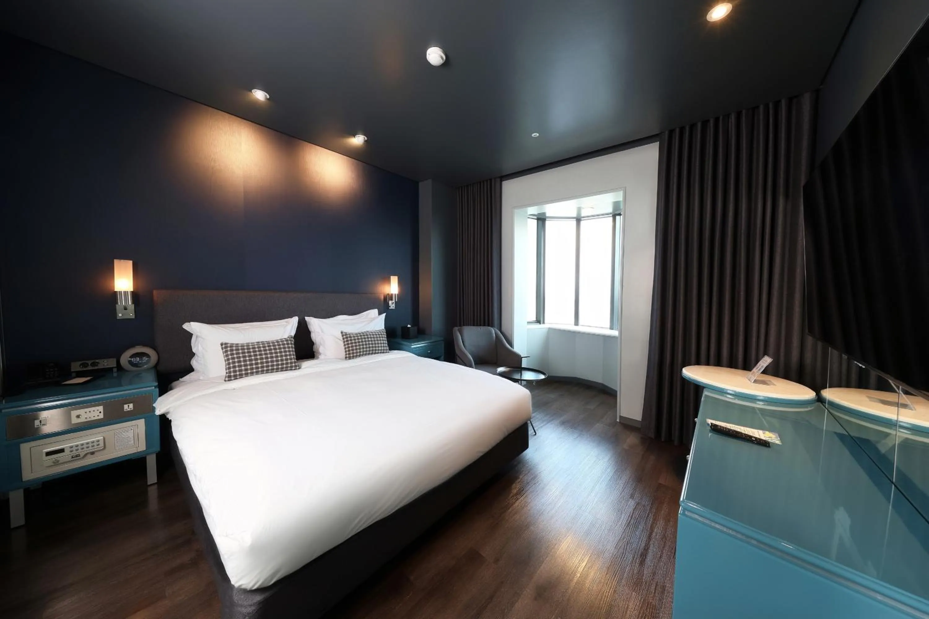 Bedroom, Bed in Imperial Palace Boutique Hotel Itaewon - Renovated in 2025