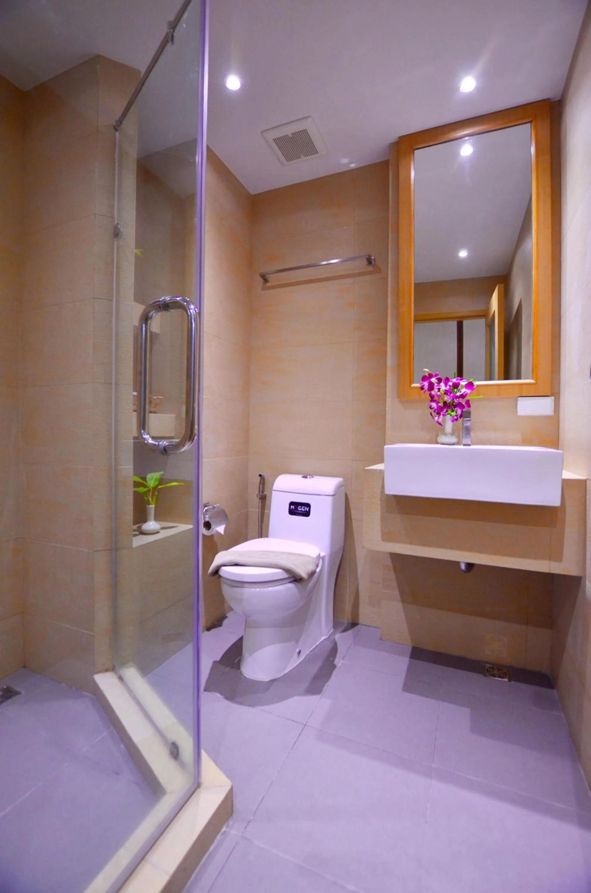 Toilet in Windmill Resort Hotel Pattaya