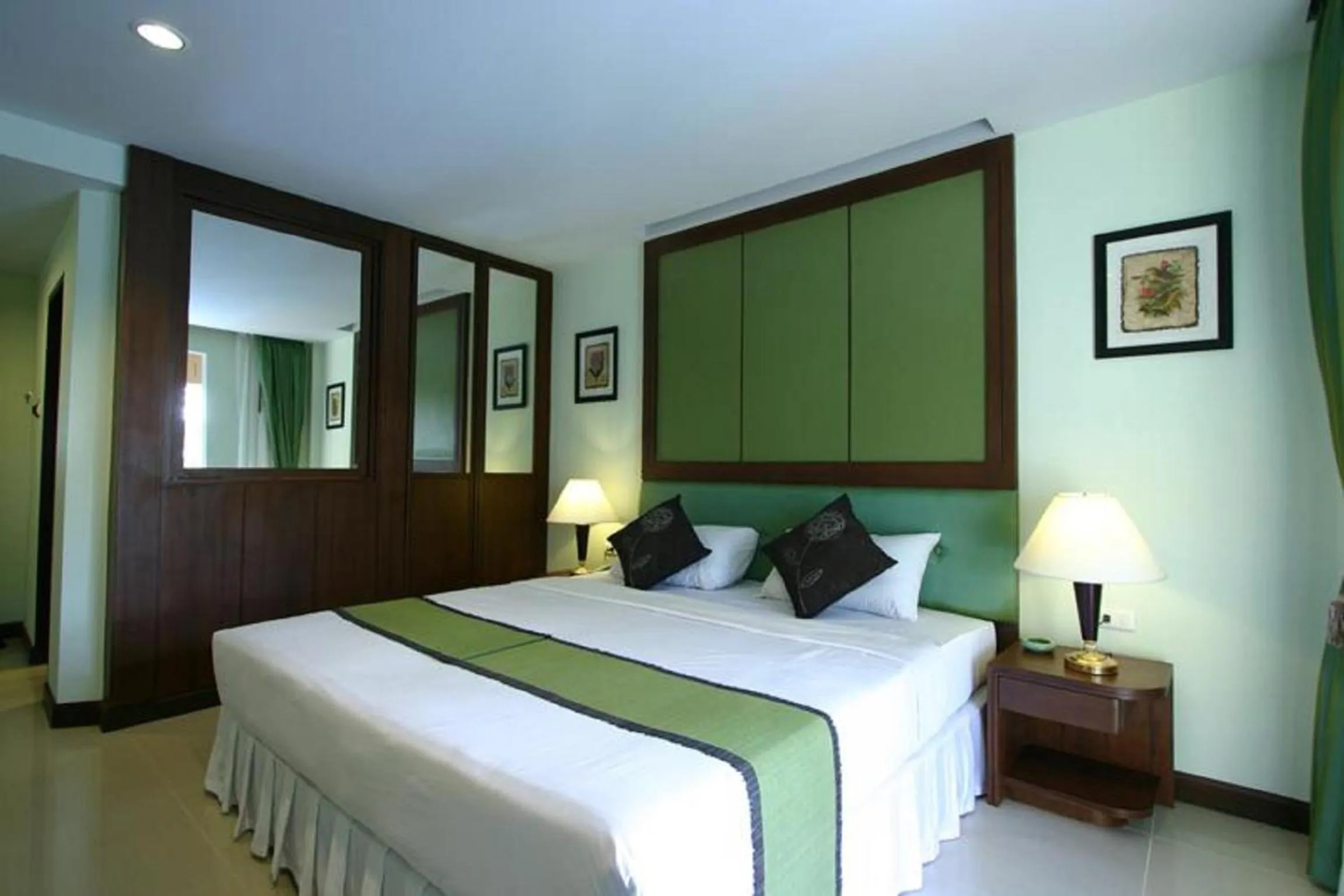 Bedroom, Bed in Windmill Resort Hotel Pattaya
