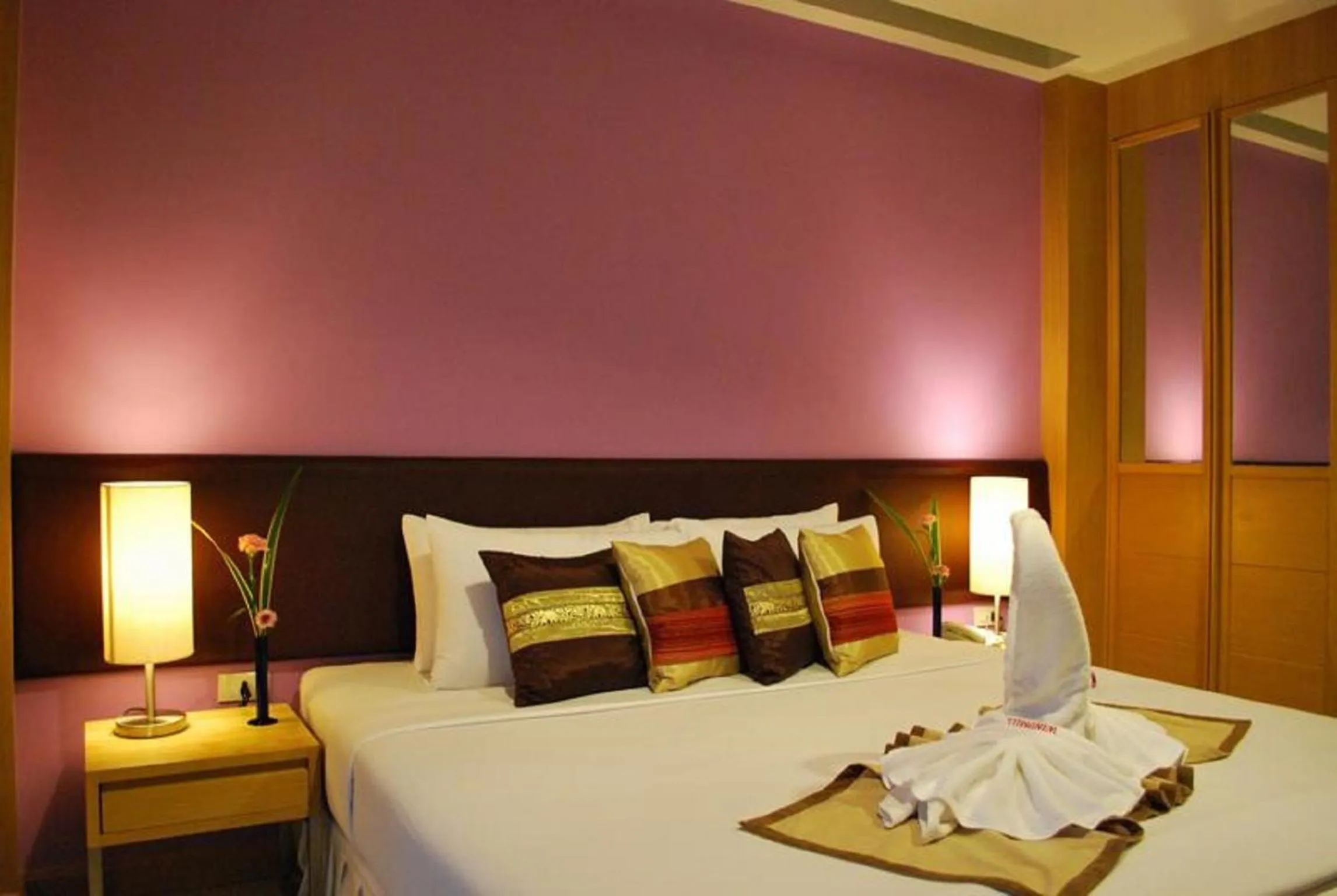 Bed in Windmill Resort Hotel Pattaya