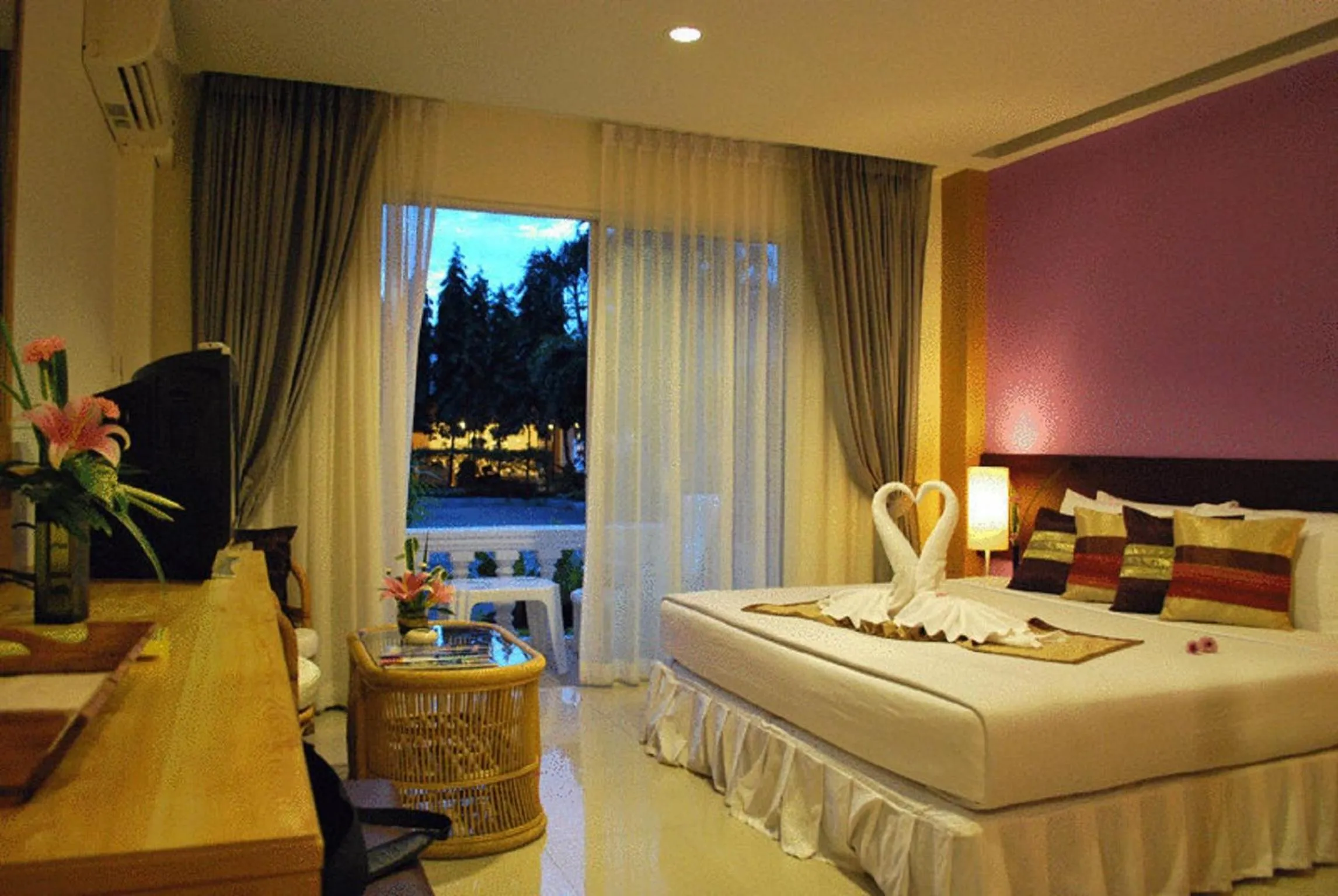 Bedroom, Bed in Windmill Resort Hotel Pattaya