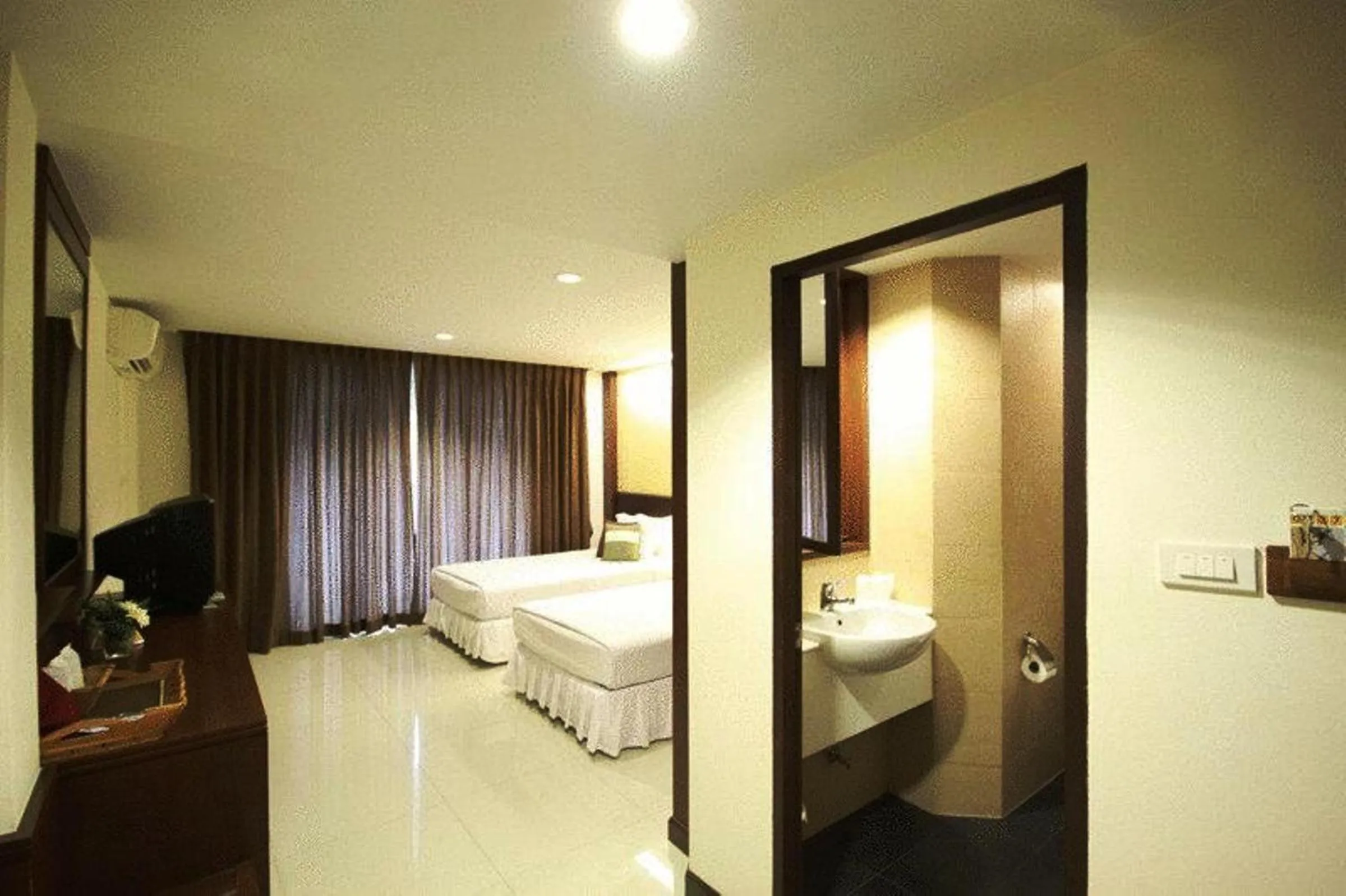 Bedroom, Bed in Windmill Resort Hotel Pattaya