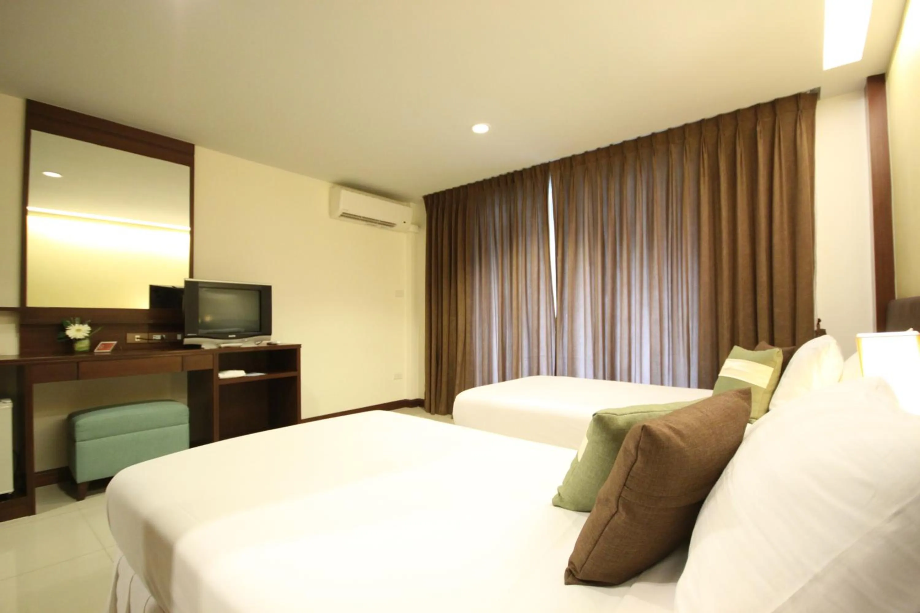 Bedroom, Bed in Windmill Resort Hotel Pattaya
