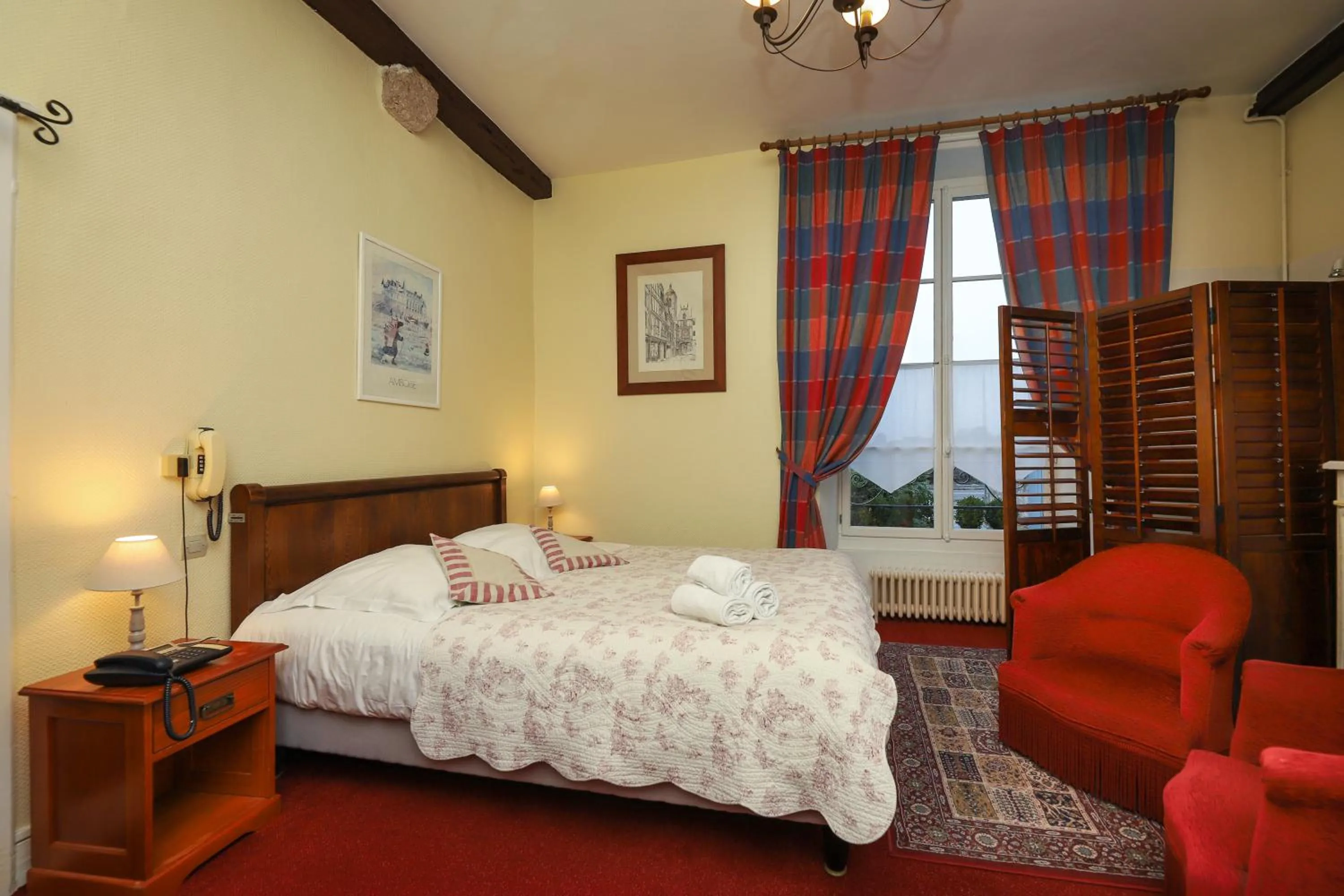 Bed in Logis Cote Loire - Auberge Ligerienne