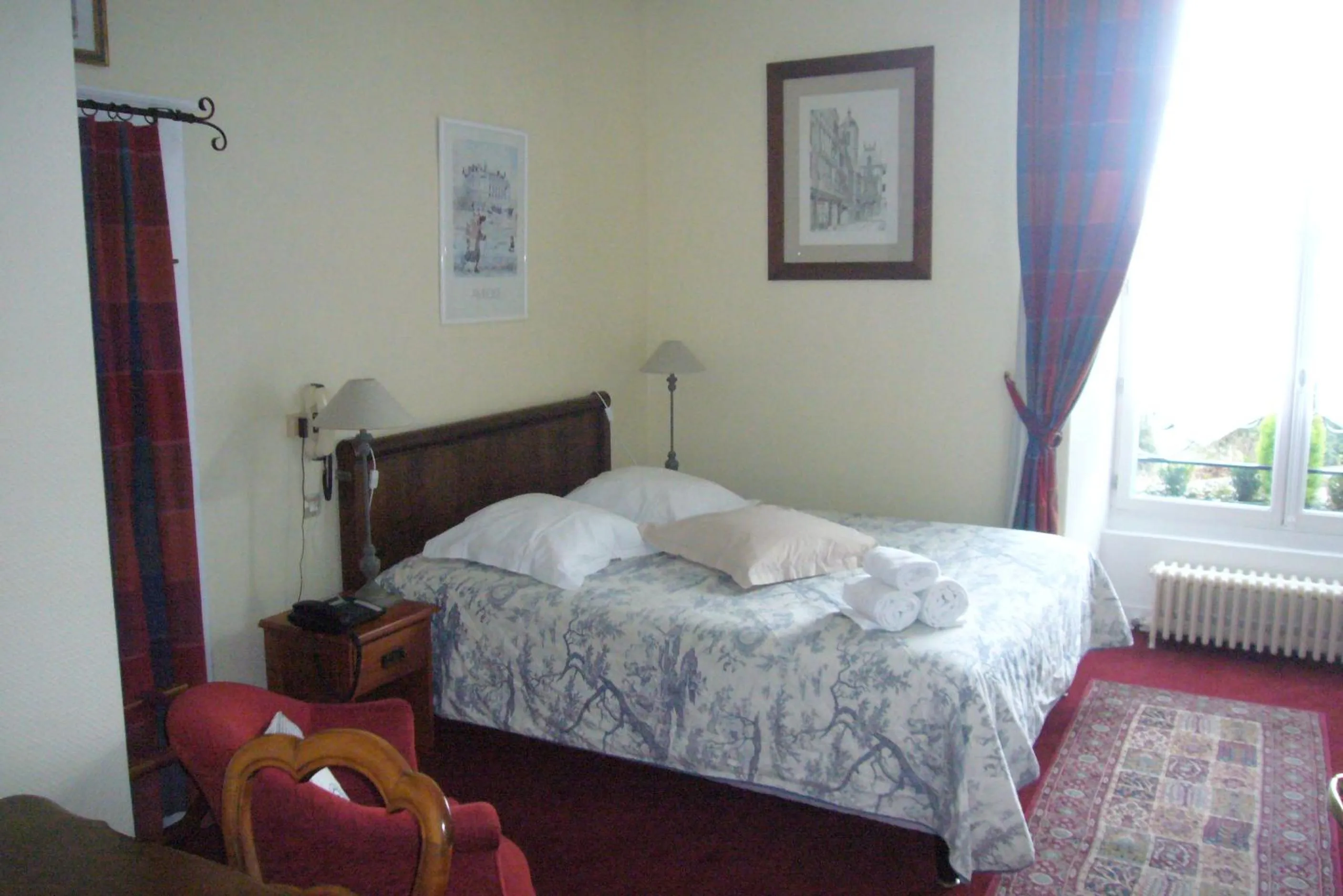 Bed in Logis Cote Loire - Auberge Ligerienne