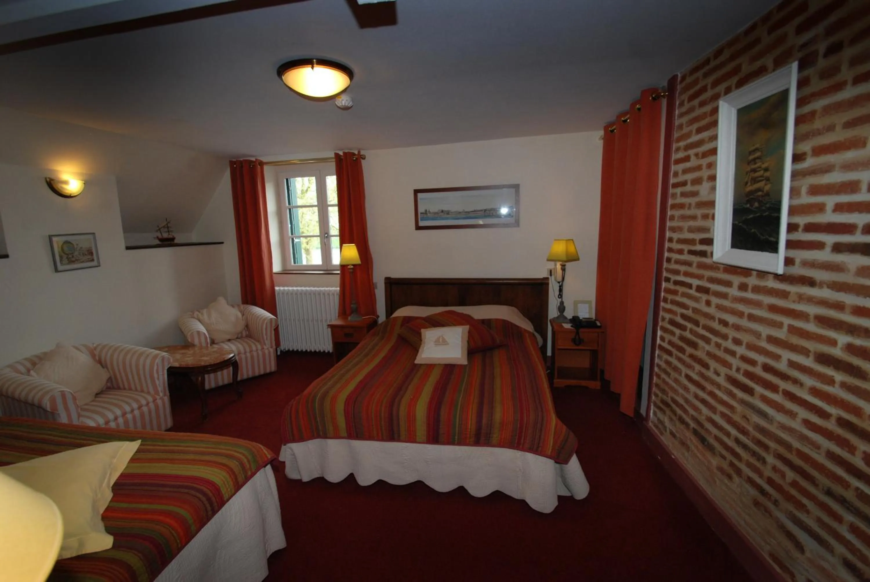 Bed in Logis Cote Loire - Auberge Ligerienne