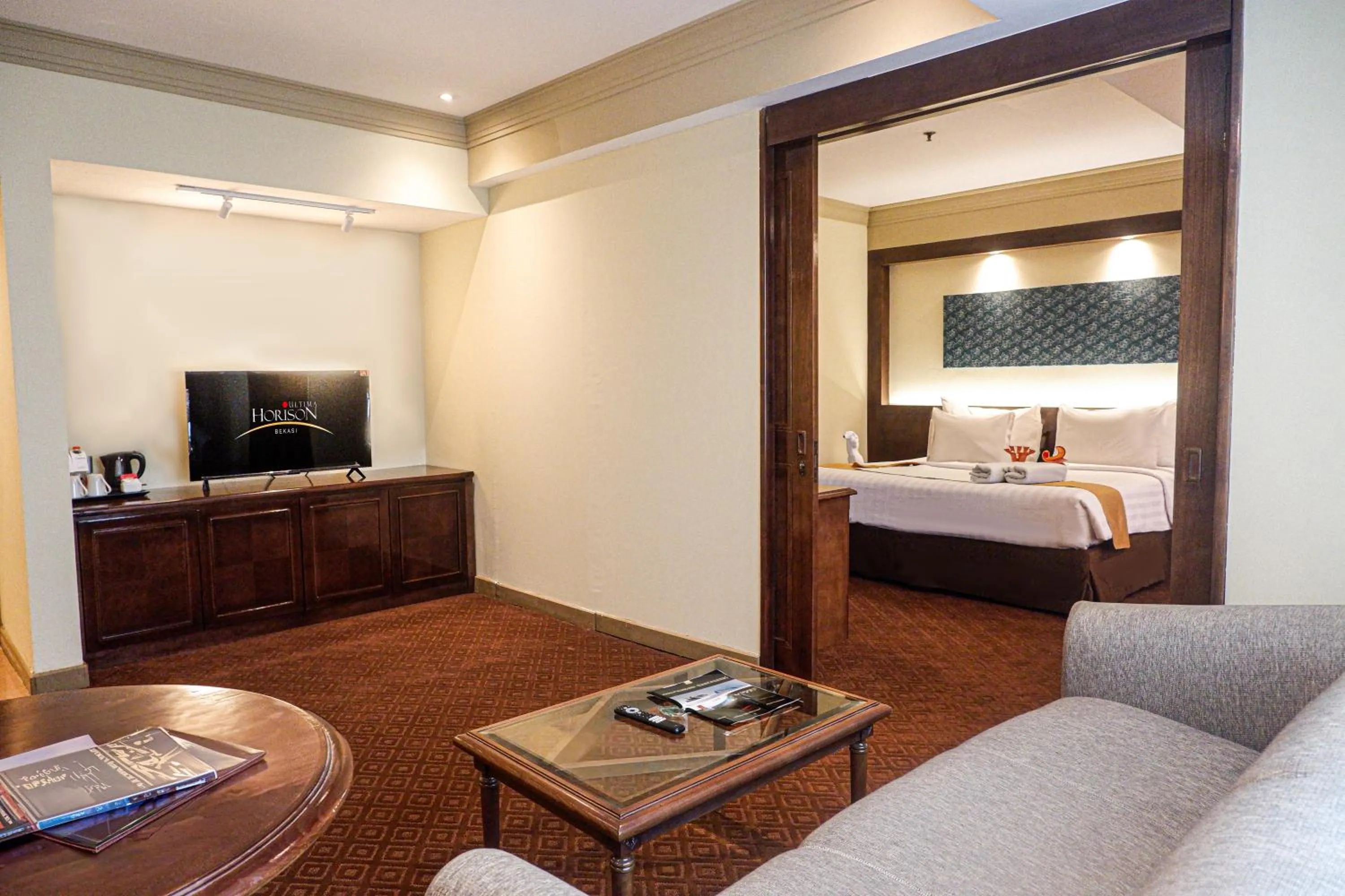Living room, Bed in Hotel Horison Ultima Bekasi