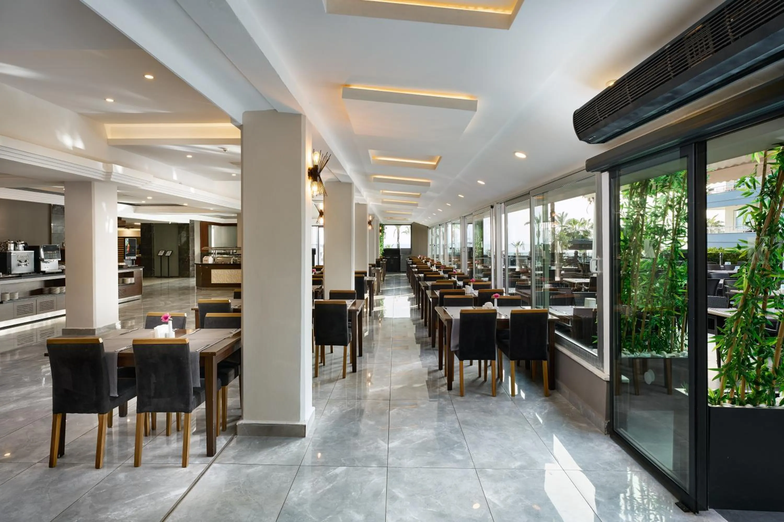 Restaurant/places to eat in Kaila Beach Hotel - All Inclusive