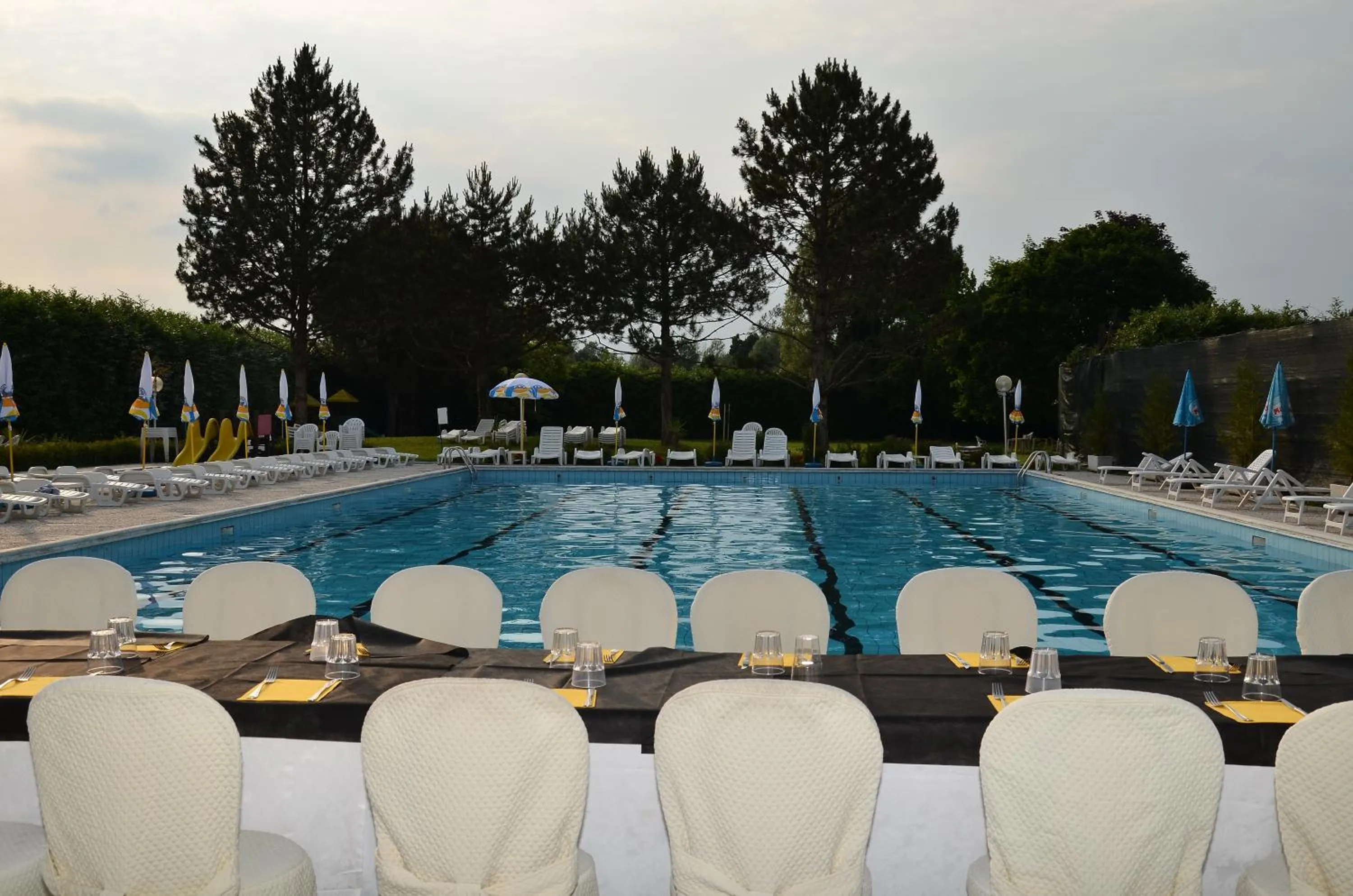 Restaurant/places to eat in Hotel Sporting