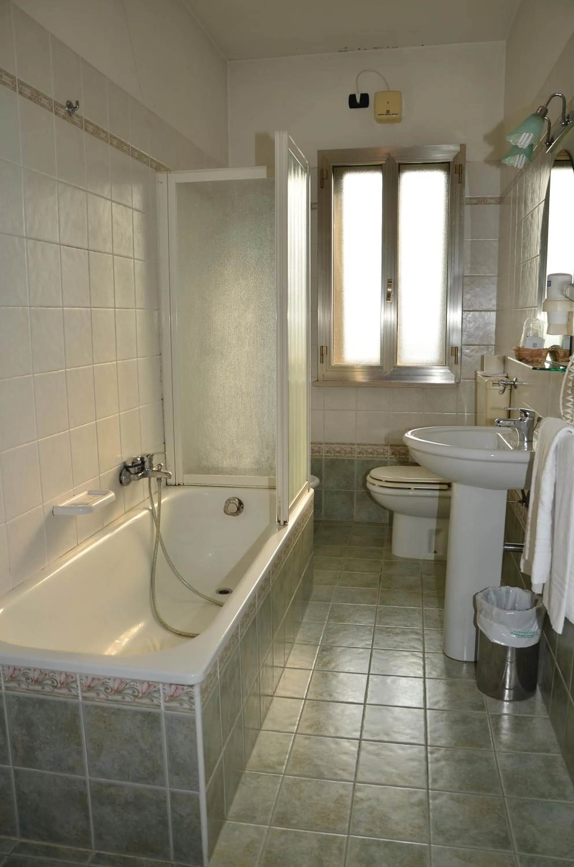 Shower in Hotel Sporting