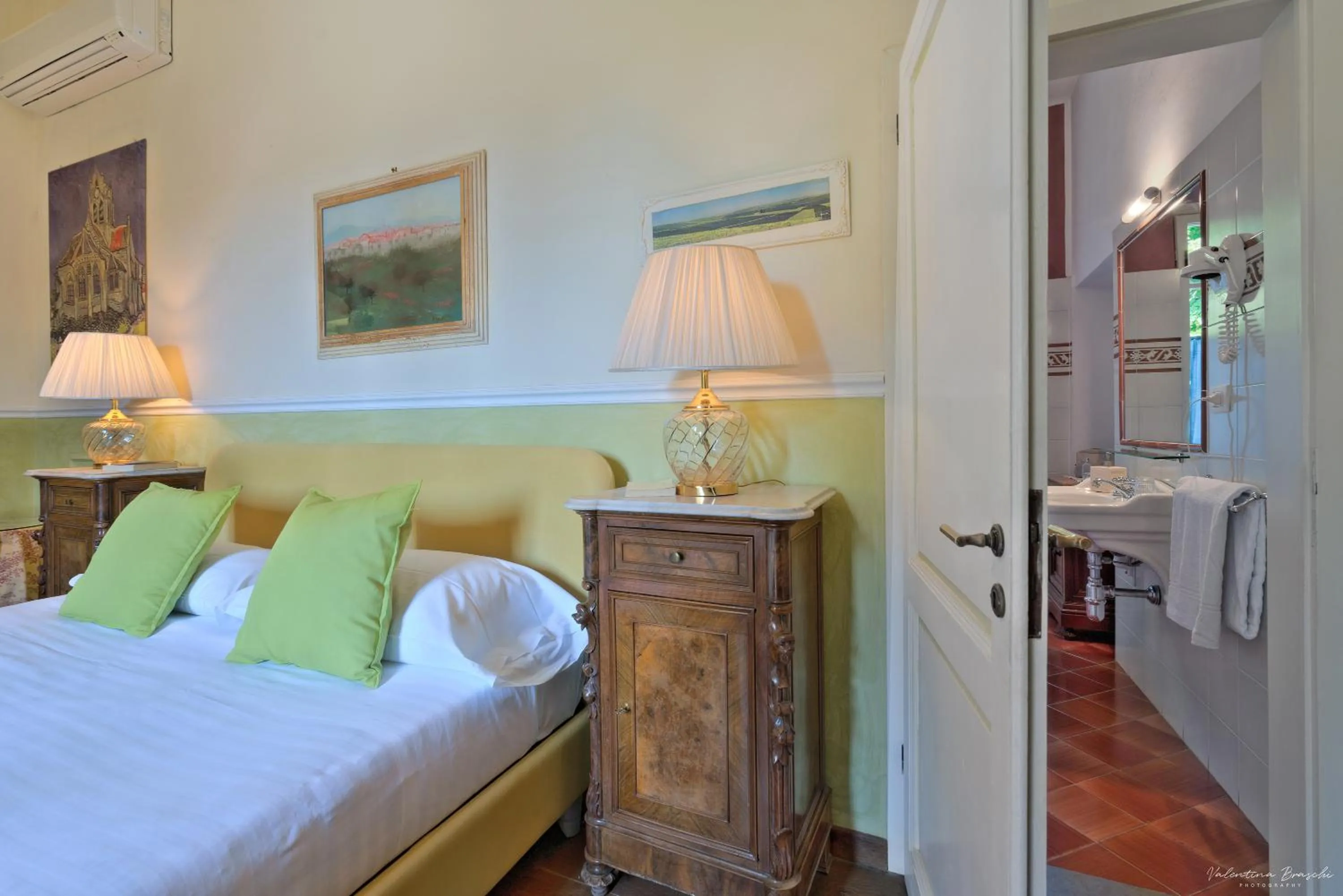 Bed in Villa Ape Rosa Relais