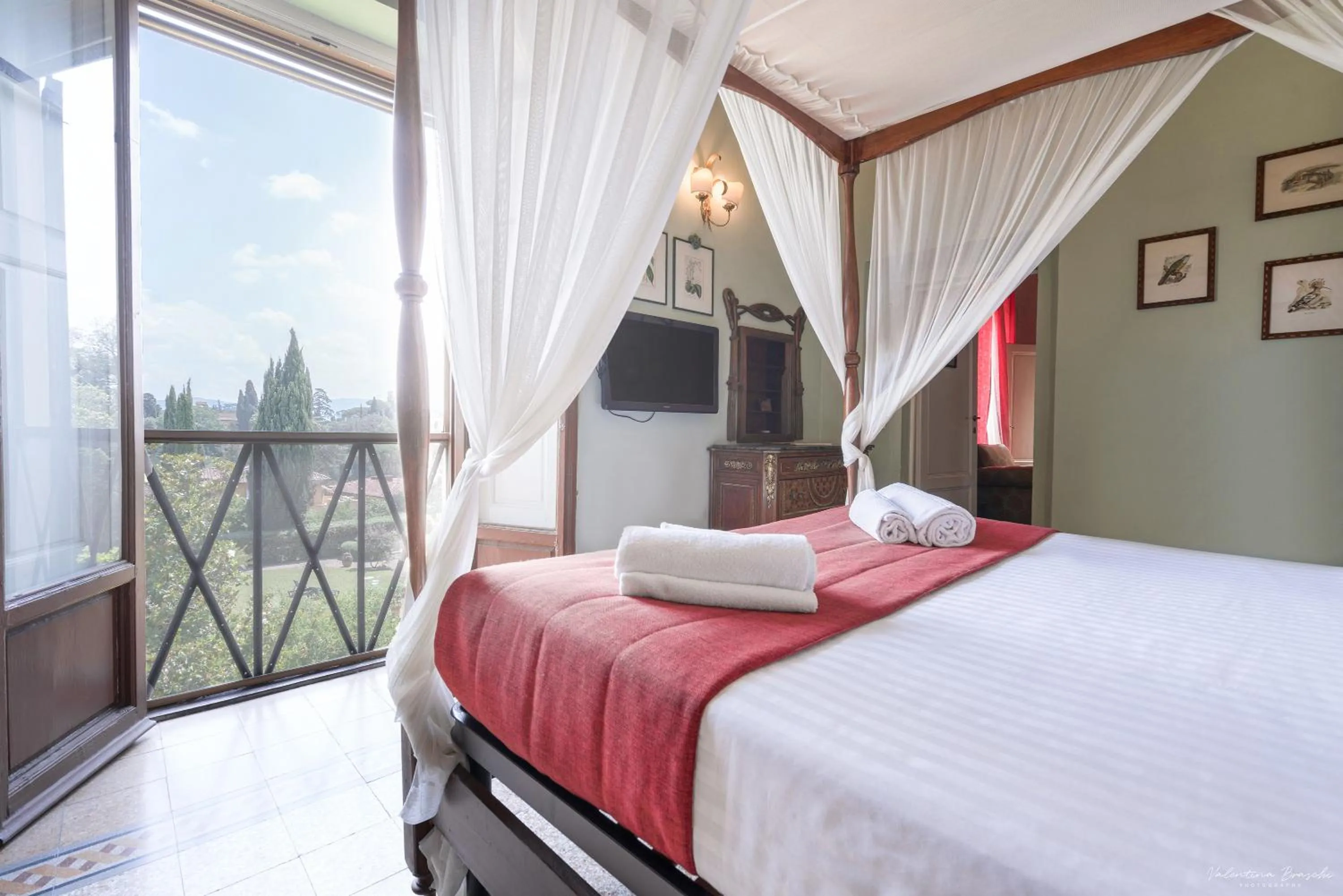 View (from property/room), Bed in Villa Ape Rosa Relais